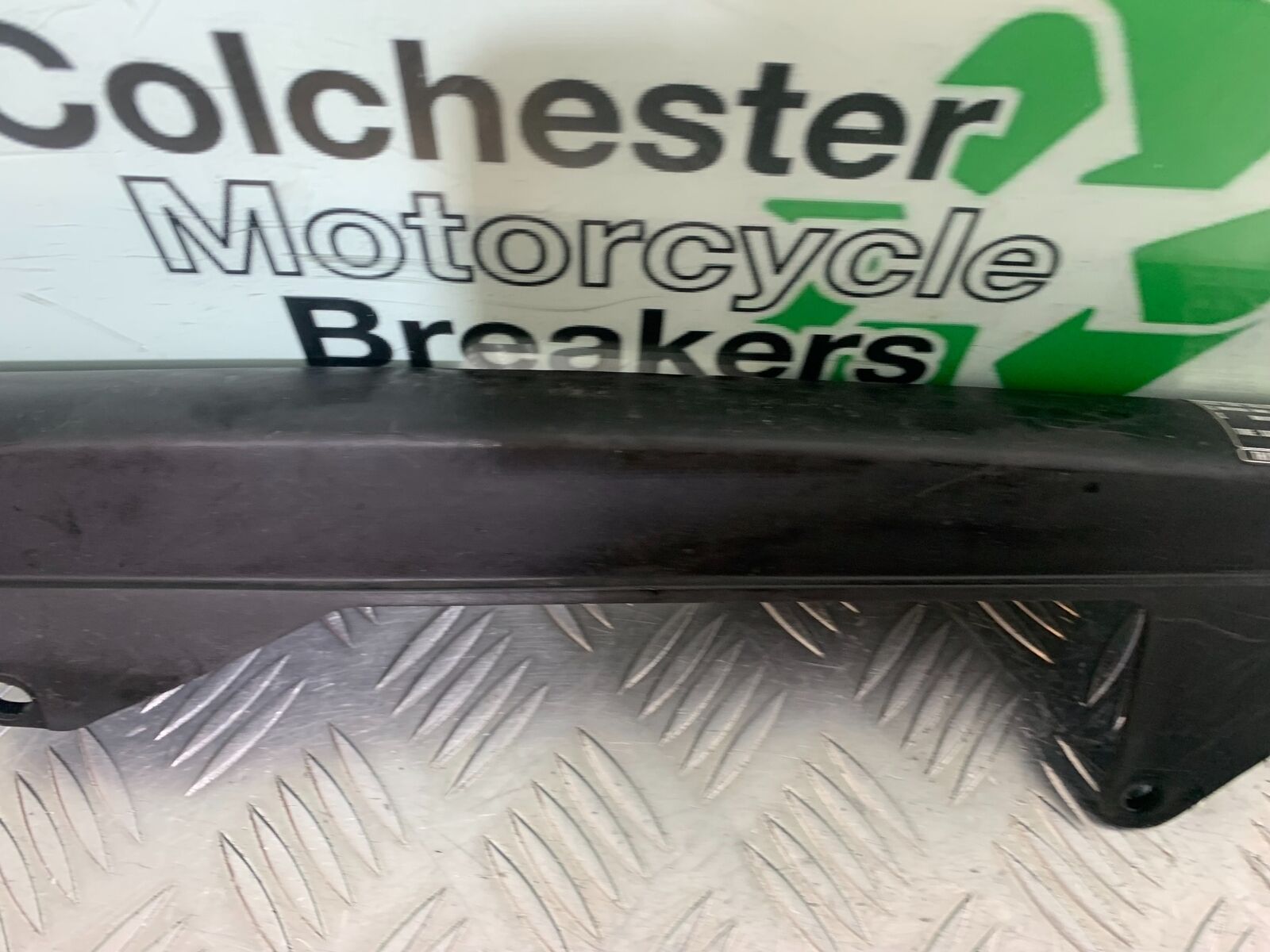 HONDA CBR1100 BLACKBIRD CHAIN GUARD   YEAR 1999-2005 (CMB1103)