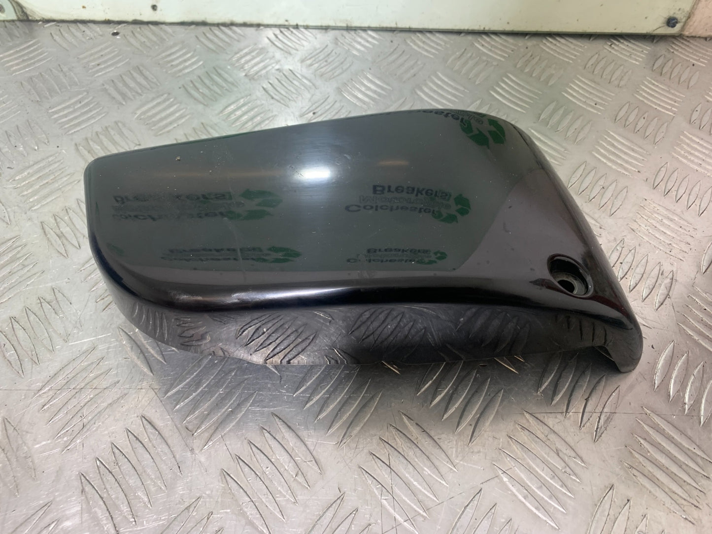 KAWASAKI VN1500 CLASSIC SEAT SIDE PANEL  YEAR 1999 -2006 (CMB1166)