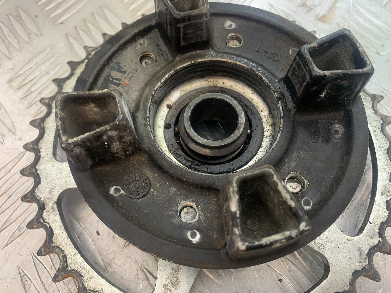 KAWASAKI ZX6R ZX6 R P7F P8F SPROCKET CARRIER YEAR   2007-08 (CMB1165)