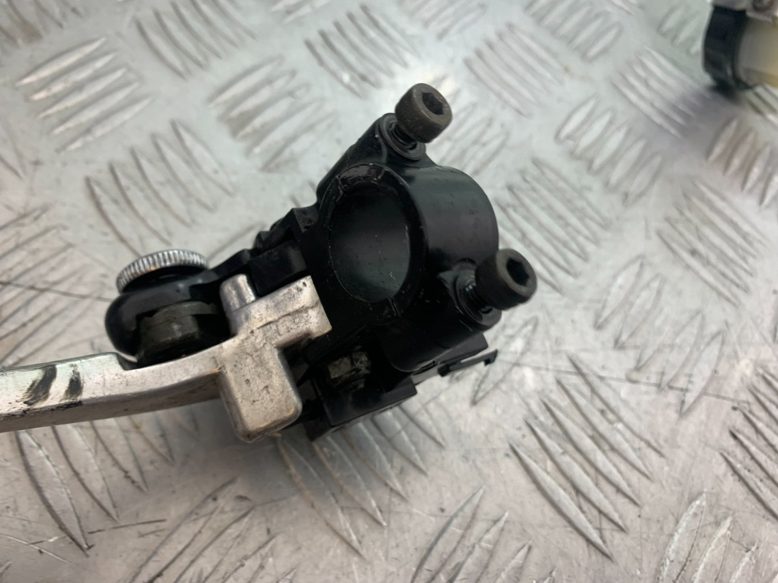 KAWASAKI ZX9R ZX9 R CLUTCH LEVER AND BRACKET  YEAR 1998-1999 (CMB1329)