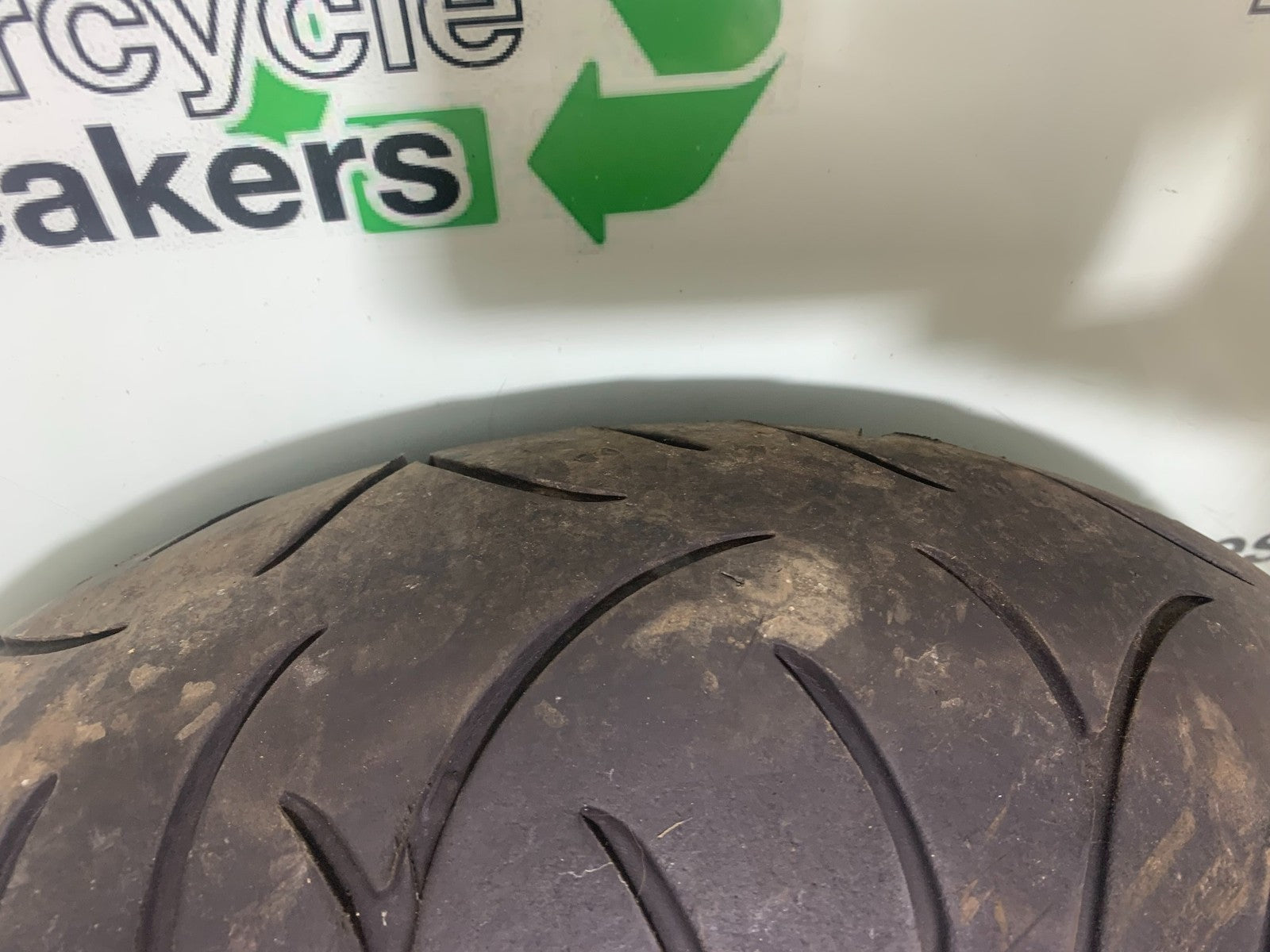 TRIUMPH 955i SPRINT ST REAR WHEEL (TYRE IS GGOD) 1999-2004 (CMB1176)