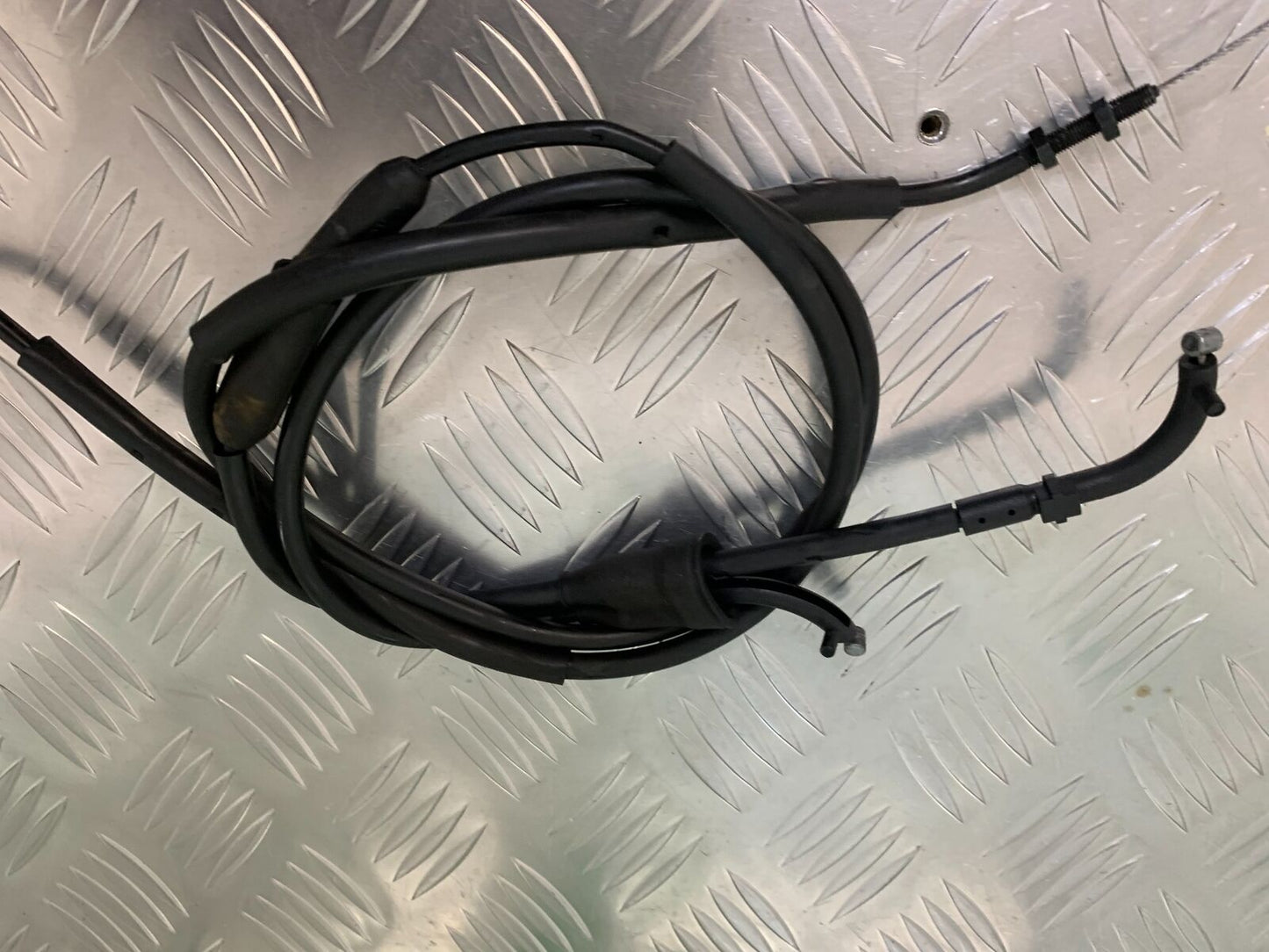 TRIUMPH SPEED TRIPLE R 1050 THROTTLE CABLES   YEAR 2014 (STOCK 934)