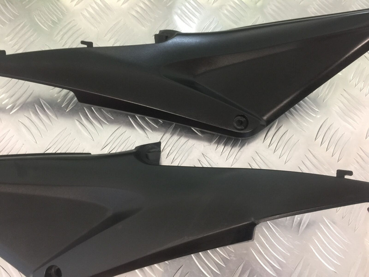 HONDA CBR600 RR LEFT & RIGHT SIDE INFILLS  YEAR 2005-2006 (STOCK 933)