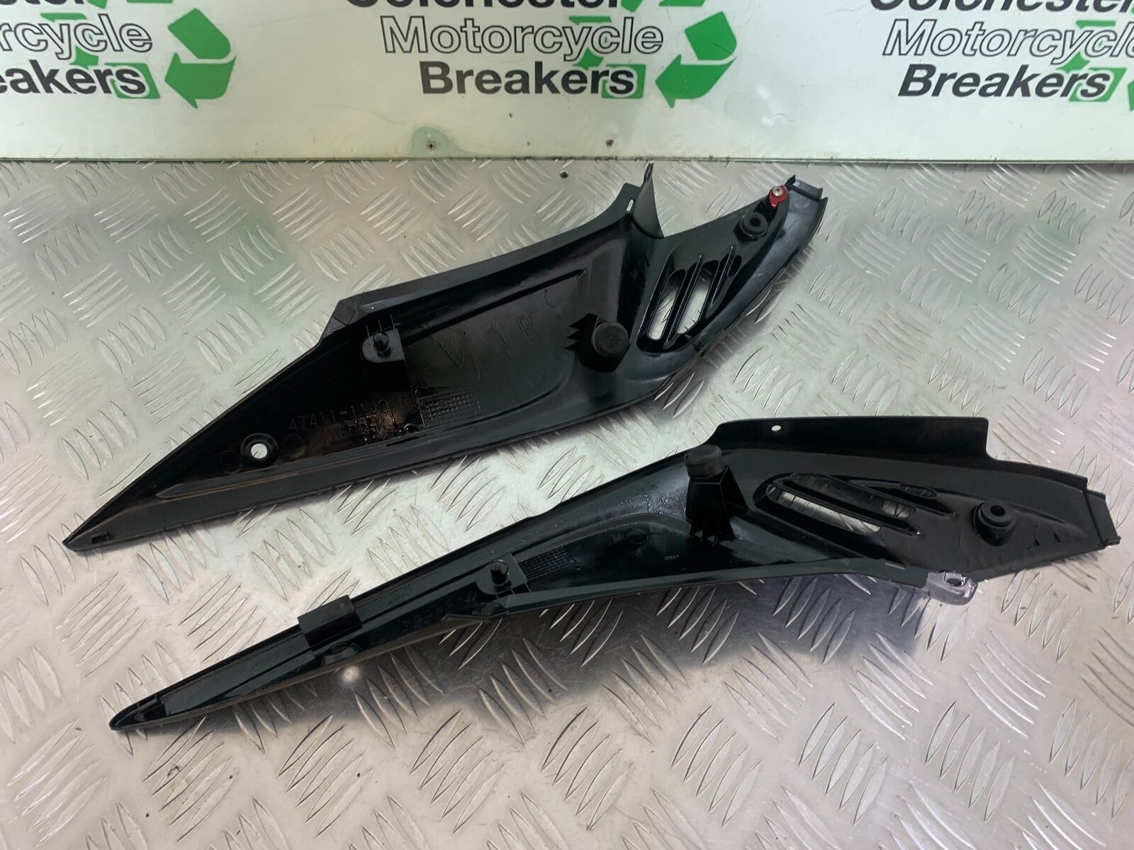 SUZUKI DL 650 V-STROM LEFT AND RIGHT SIDE VENTS    YEAR 2016 (STOCK 996)