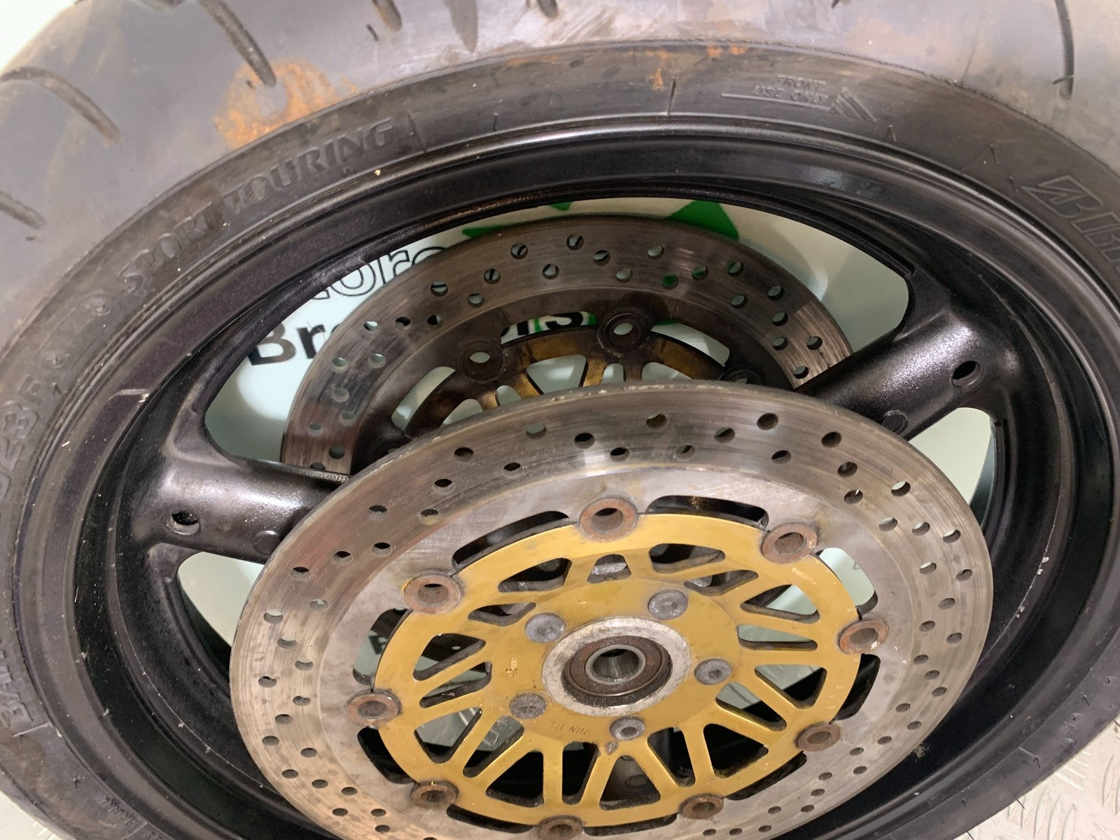 SUZUKI GSF1200 GSF 1200 BANDIT FRONT WHEEL AND DISCS   YEAR 2001-2004 (CMB1188)