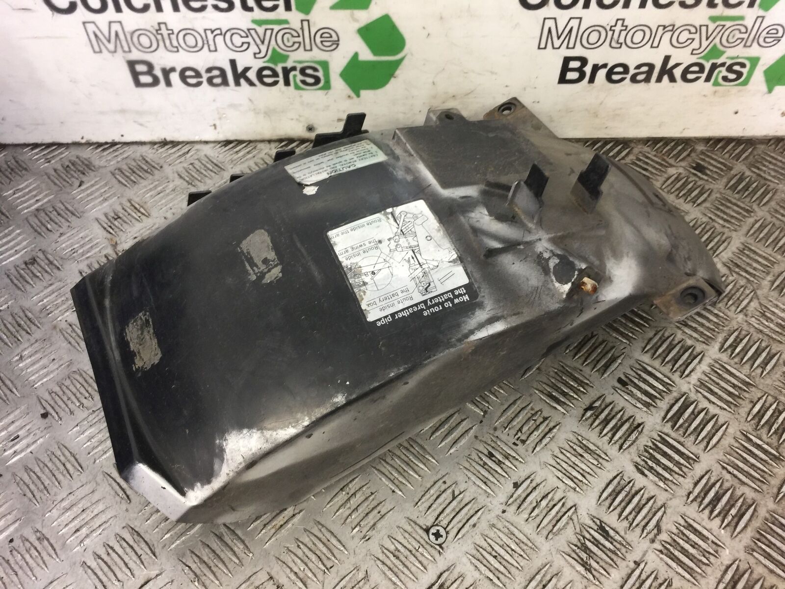 YAMAHA FZR1000 FZR 1000 GENESIS INNER MUDGUARD (STOCK 433)
