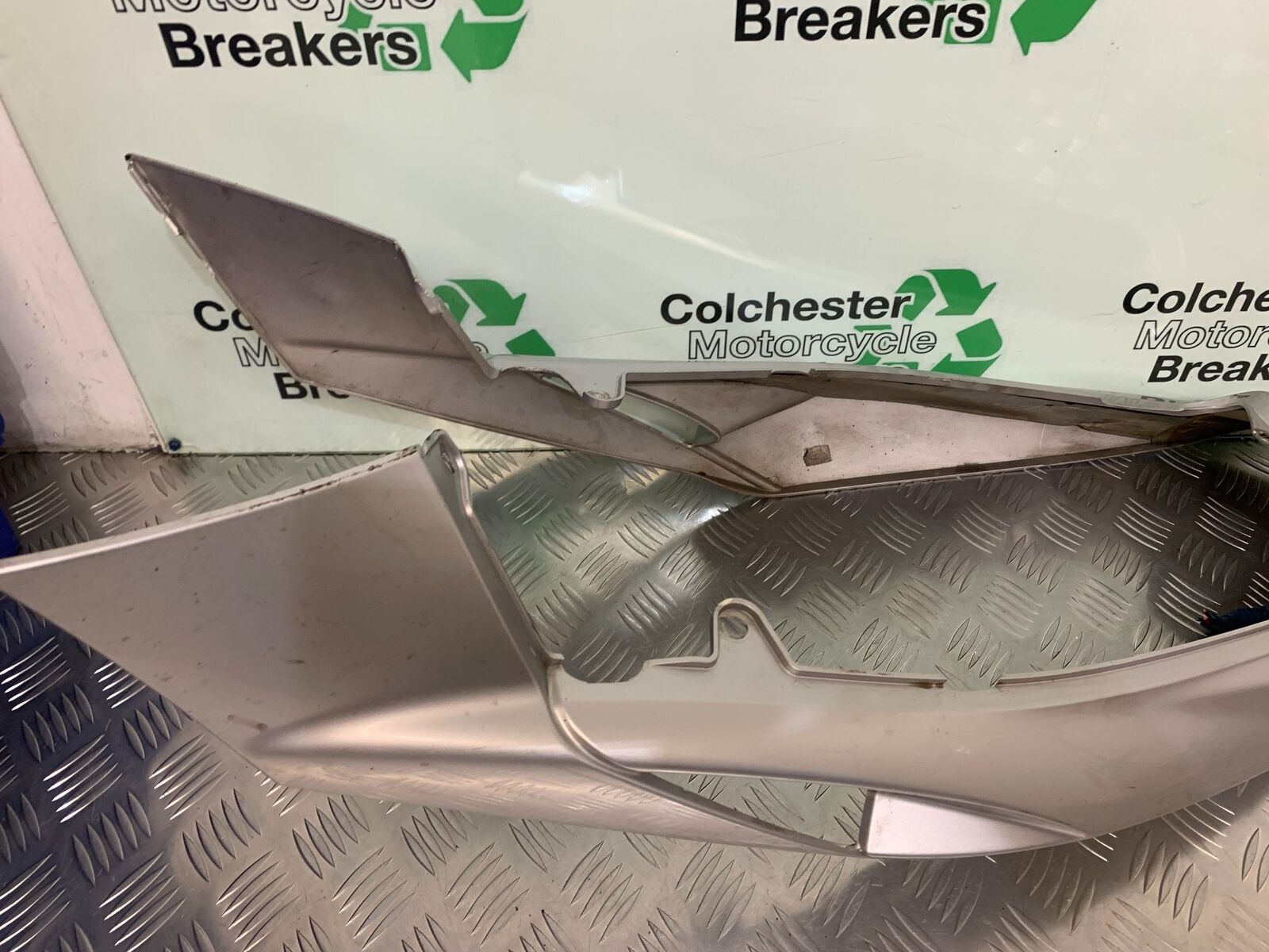 TRIUMPH 1050 SPRINT TAIL PIECE   YEAR 2004-2007 (STOCK 956)