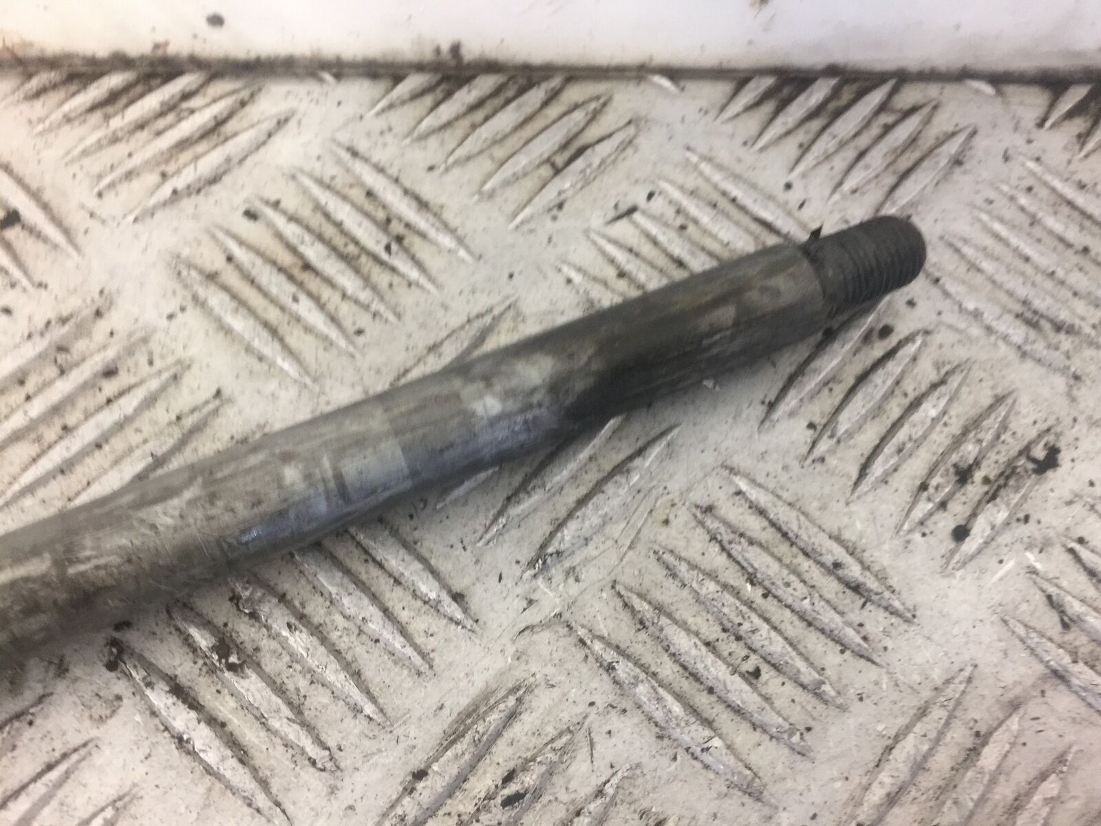 HONDA CB500 CB 500 FRONT WHEEL SPINDLE YEAR 2002 (STOCK 426)