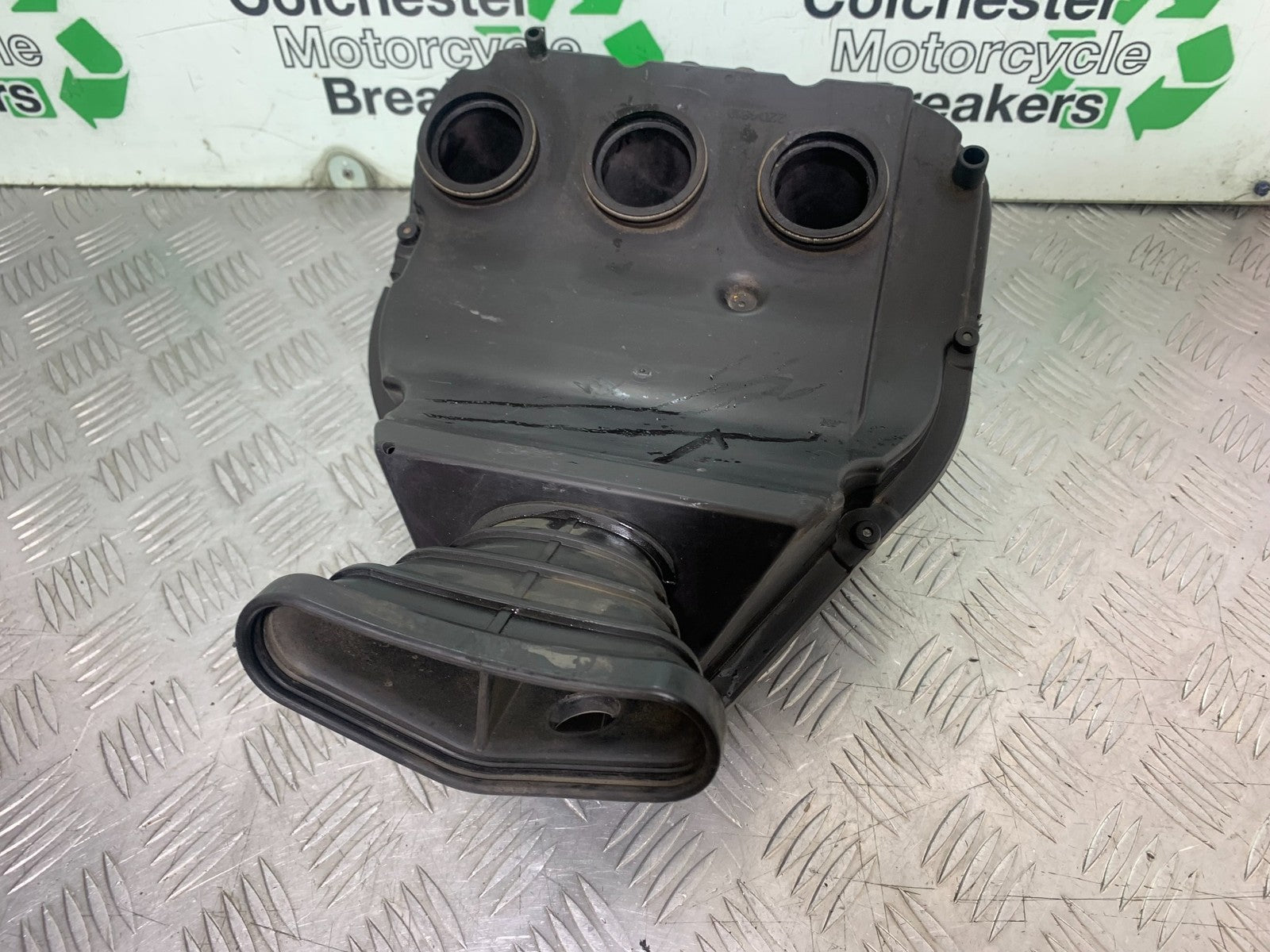 TRIUMPH 1050 SPRINT ST AIRBOX  YEAR 2004-2007 (CMB1197)