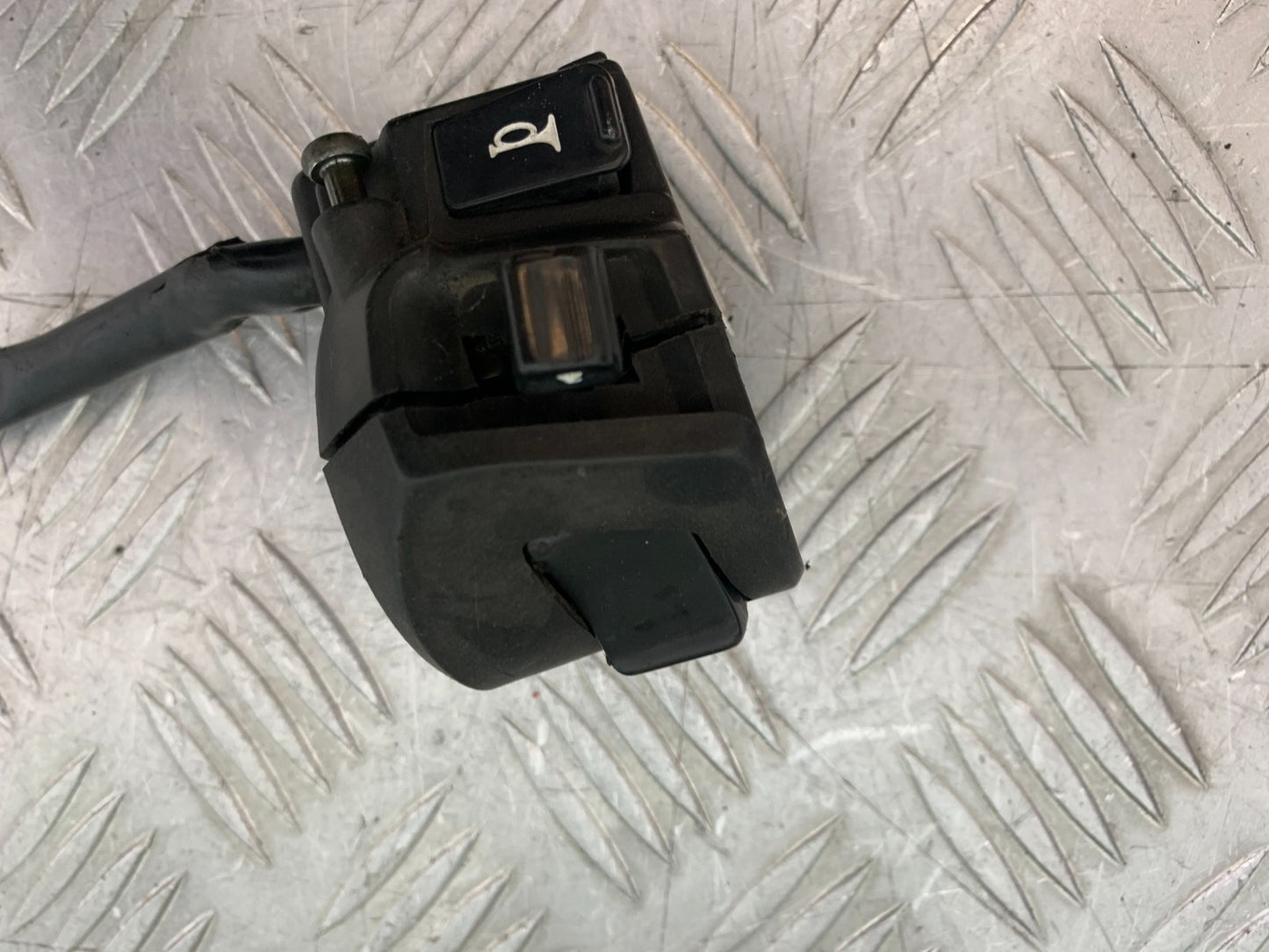 QINGQI QM125 GY-2B LEFT SWITCH GEAR  YEAR 2016 (CMB1228)