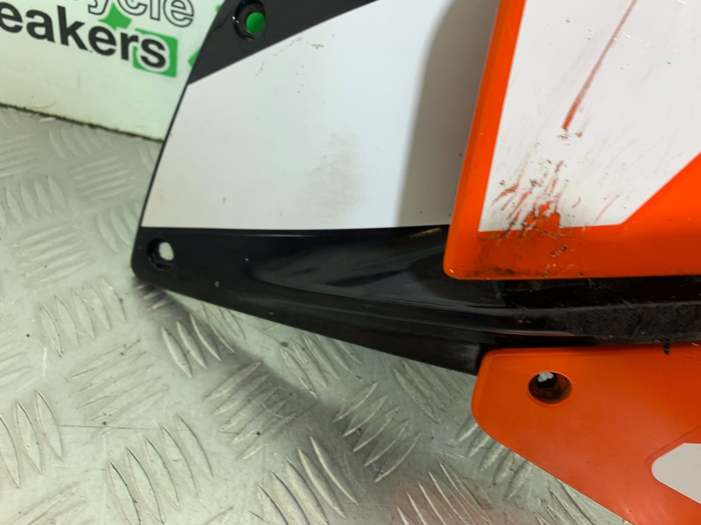 KTM RC125 RC 125 RIGHT FAIRING PANEL  YEAR 2017-2022 (CMB 1244)