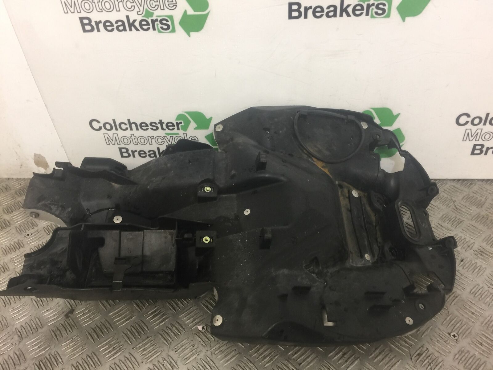 HONDA VFR800 VFR 800 V TEC UNDERTRAY  YEAR 2003 (ABS) STOCK 304