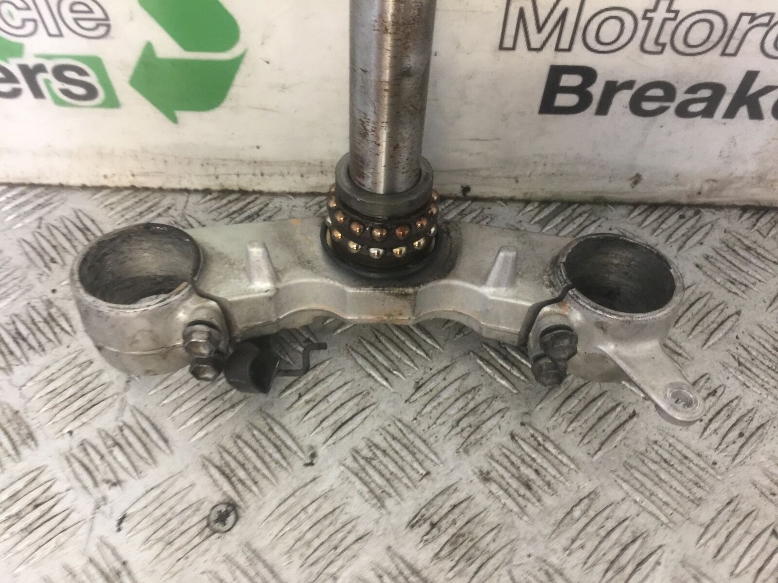 SUZUKI SV1000 SV 1000 K3 BOTTOM YOKE   YEAR 2004 (STOCK 696)