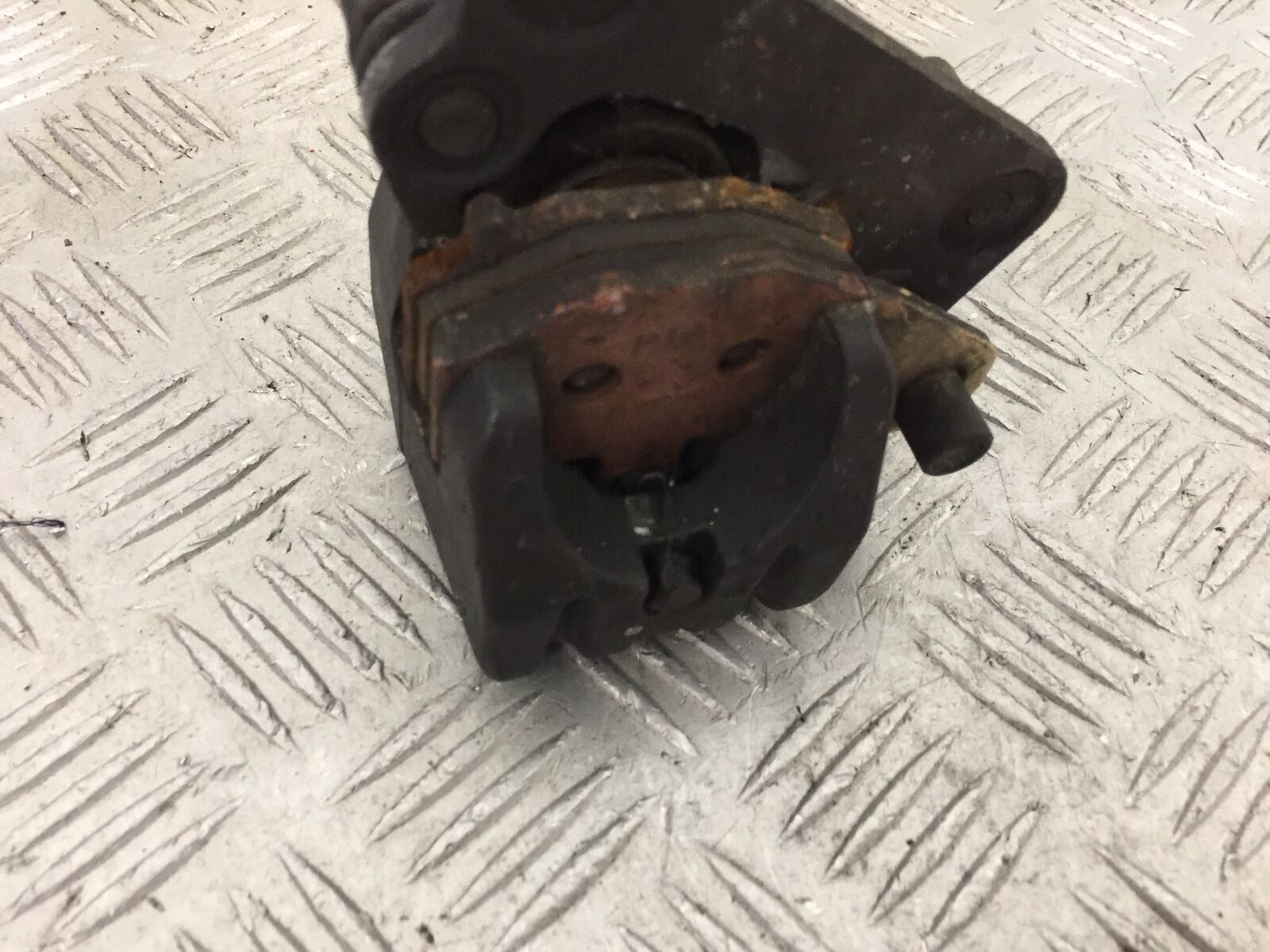 KAWASAKI ZX9R ZX9B REAR BREAK CALIPER  YEAR 1994 (STOCK 860)