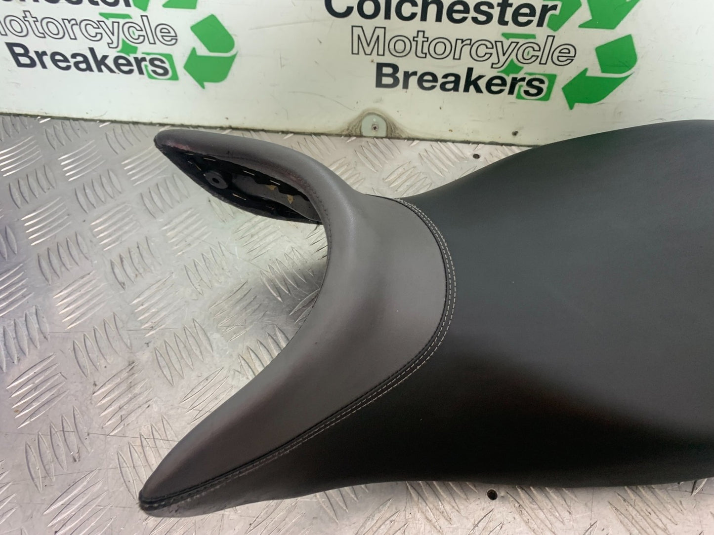 TRIUMPH 675 STREET TRIPLE R SEAT  YEAR 2013 - 2016 (CMB1221)