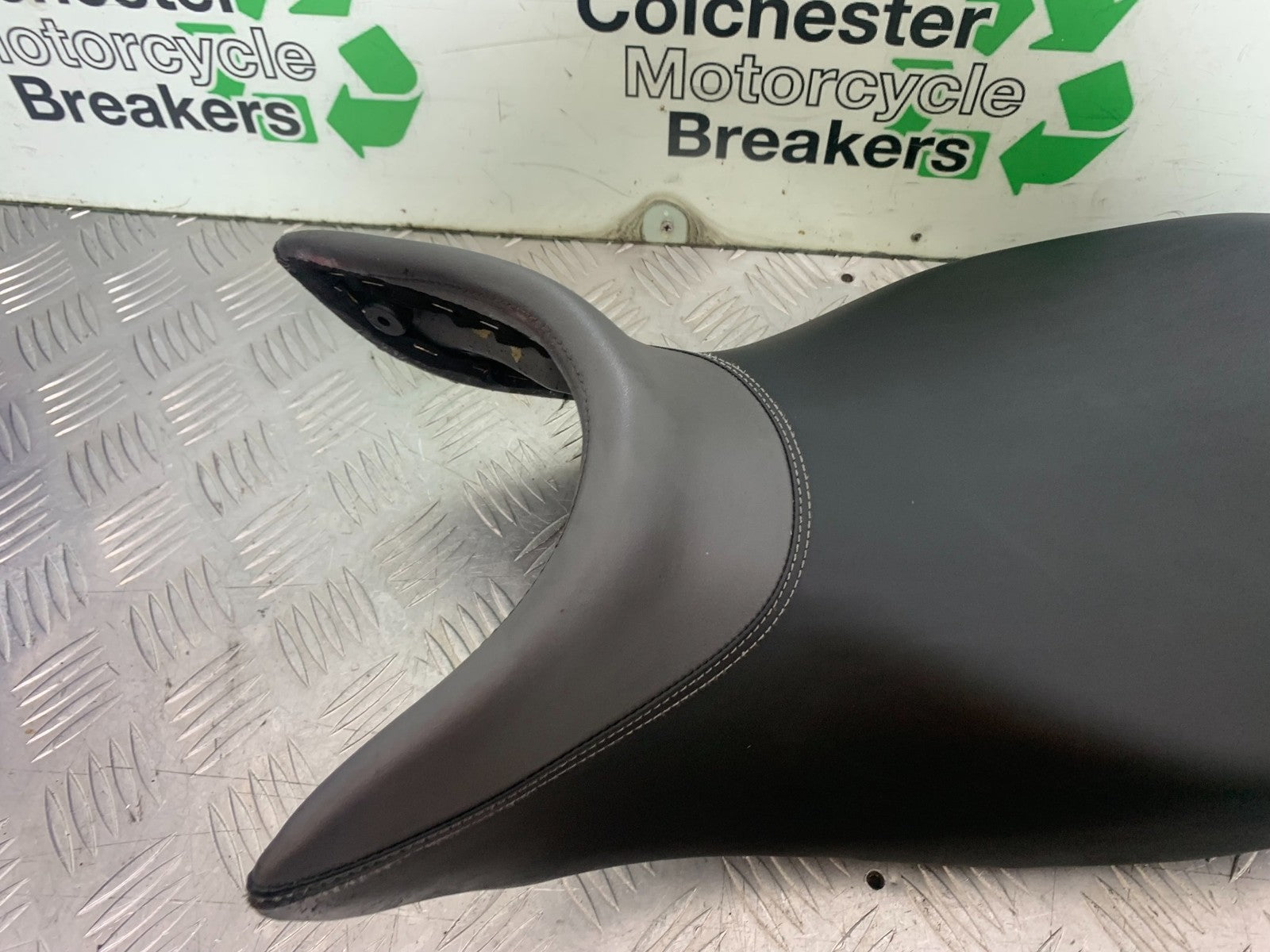 TRIUMPH 675 STREET TRIPLE R SEAT  YEAR 2013 - 2016 (CMB1221)