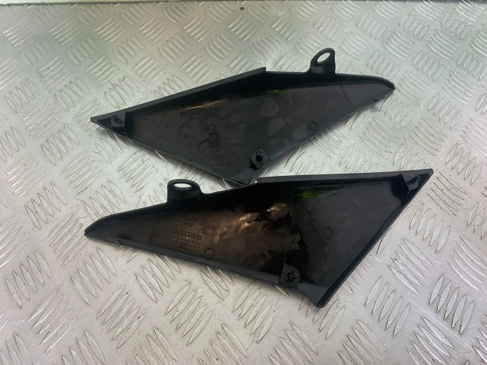 HONDA CBR600 CBR 600 RR LEFT AND RIGHT SIDE TRIM  YEAR 2003-2004 CMB1086)