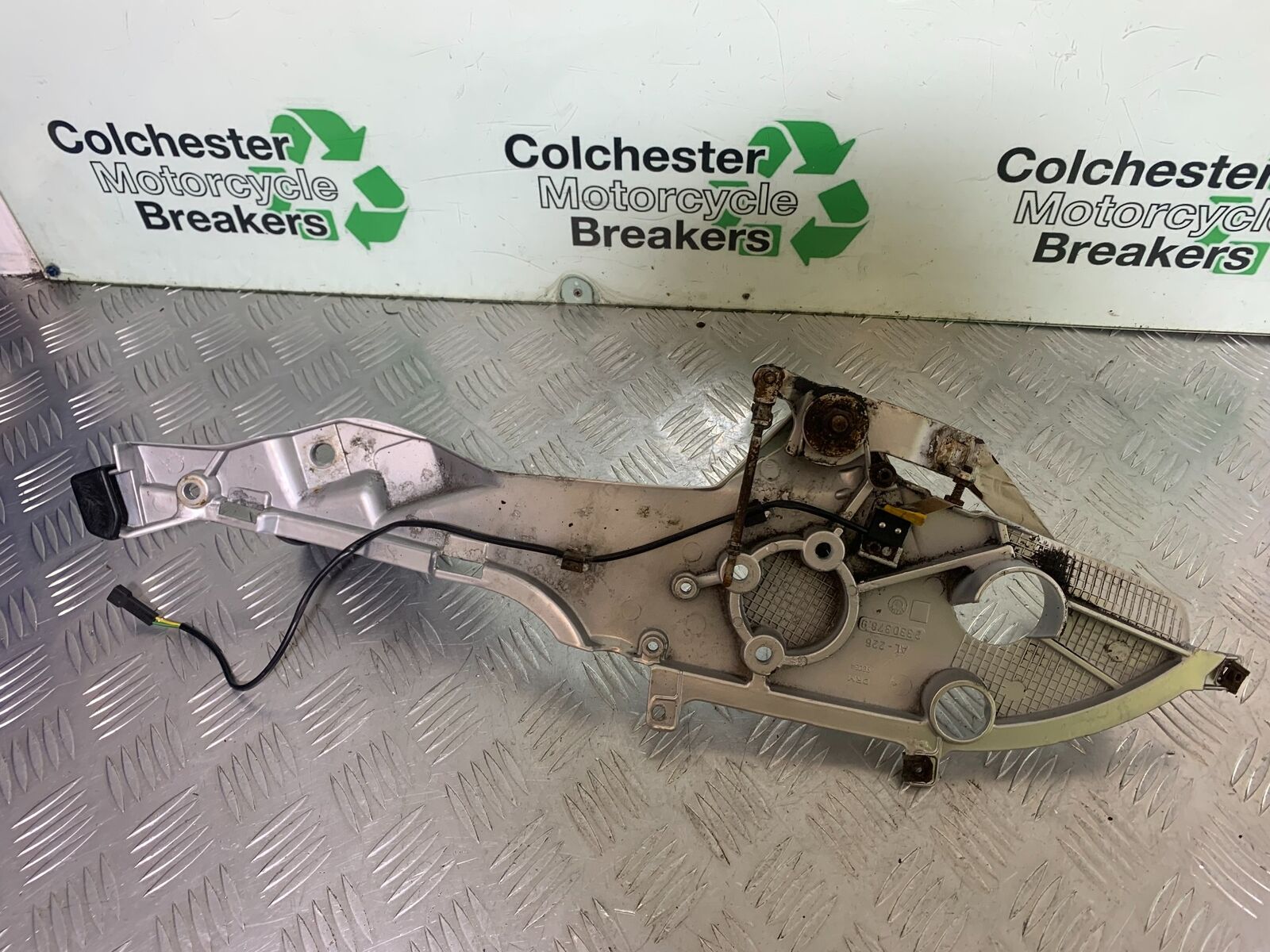BMW R1100 RT R 1100 RT RIGHT HANGER  YEAR 1996-2001 (CMB1095)