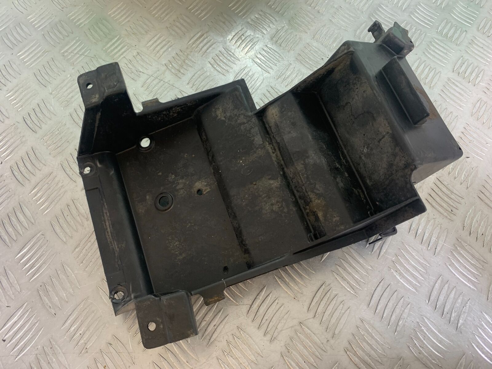 KAWASAKI Z750 ZR750 ZR-7S UNDERTRAY  YEAR 1999-05 (CMB1135)