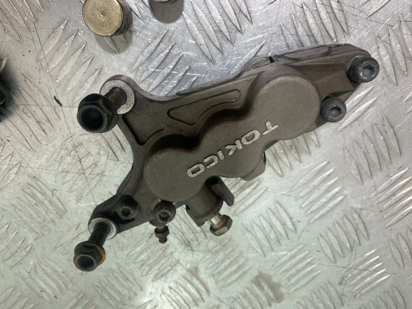 KAWASAKI ZX9R ZX9 E1 FRONT RIGHT CALIPER (SOLD AS PARTS)  YEAR 2000-01 (CMB1171)
