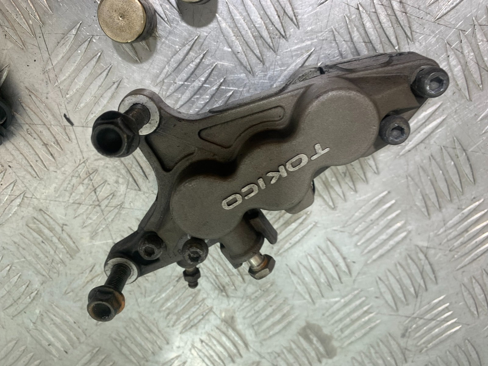 KAWASAKI ZX9R ZX9 E1 FRONT RIGHT CALIPER (SOLD AS PARTS)  YEAR 2000-01 (CMB1171)