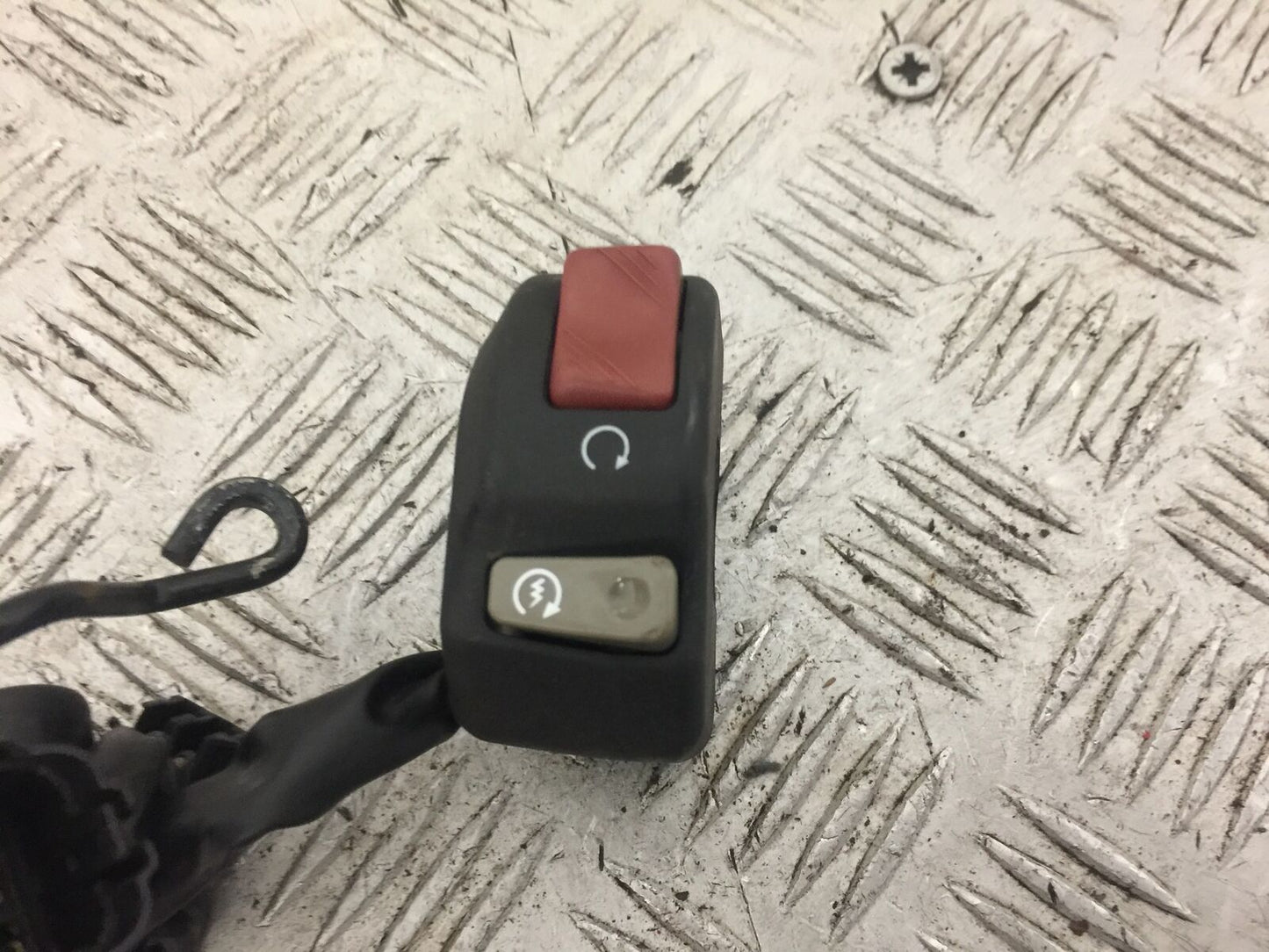 KAWASAKI Z1000 SX RIGHT SWITCH GEAR   YEAR 2017 (STOCK 668)