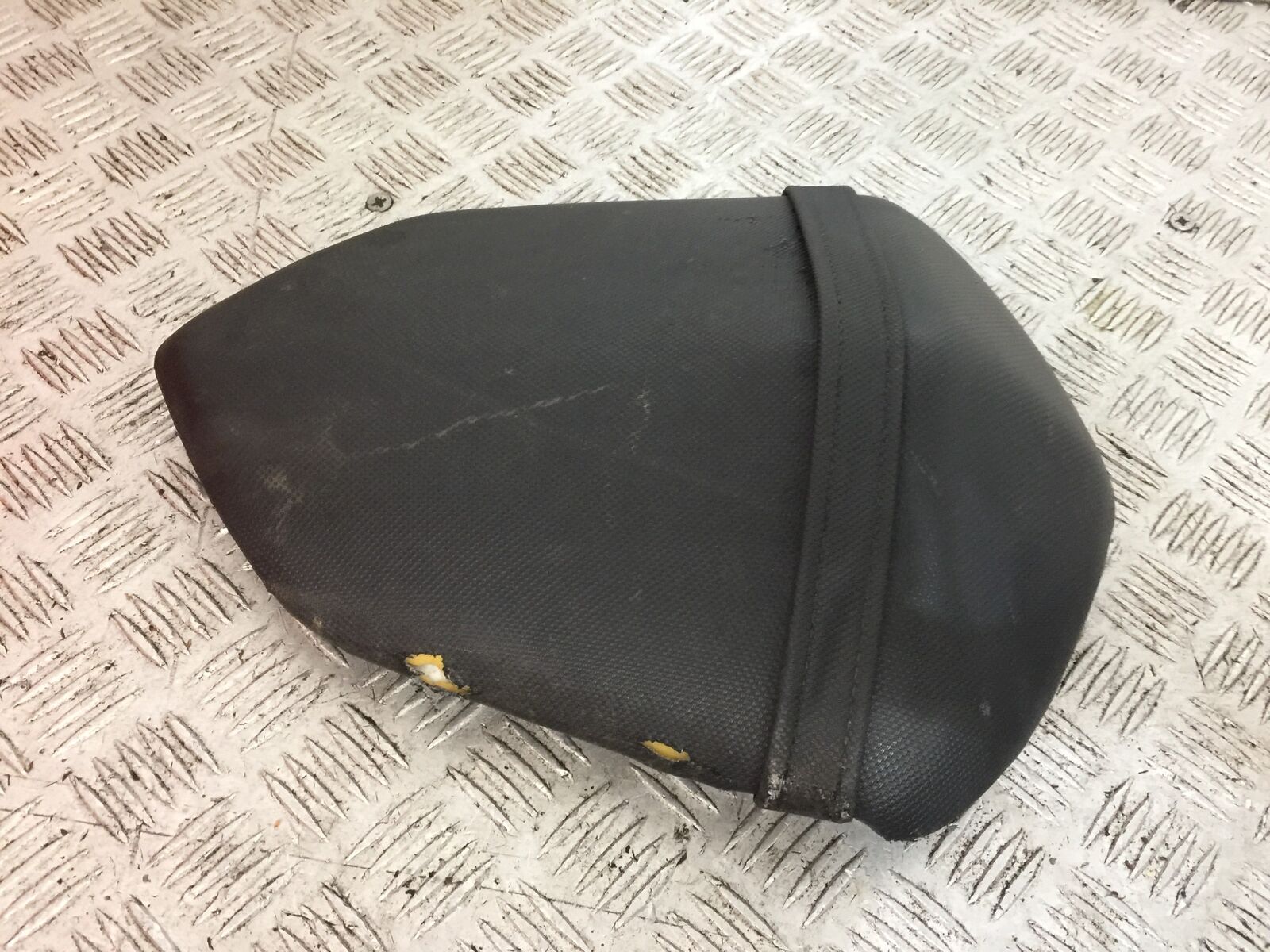 KAWASAKI Z1000 REAR SEAT YEAR 2007-2009 (STOCK 763)