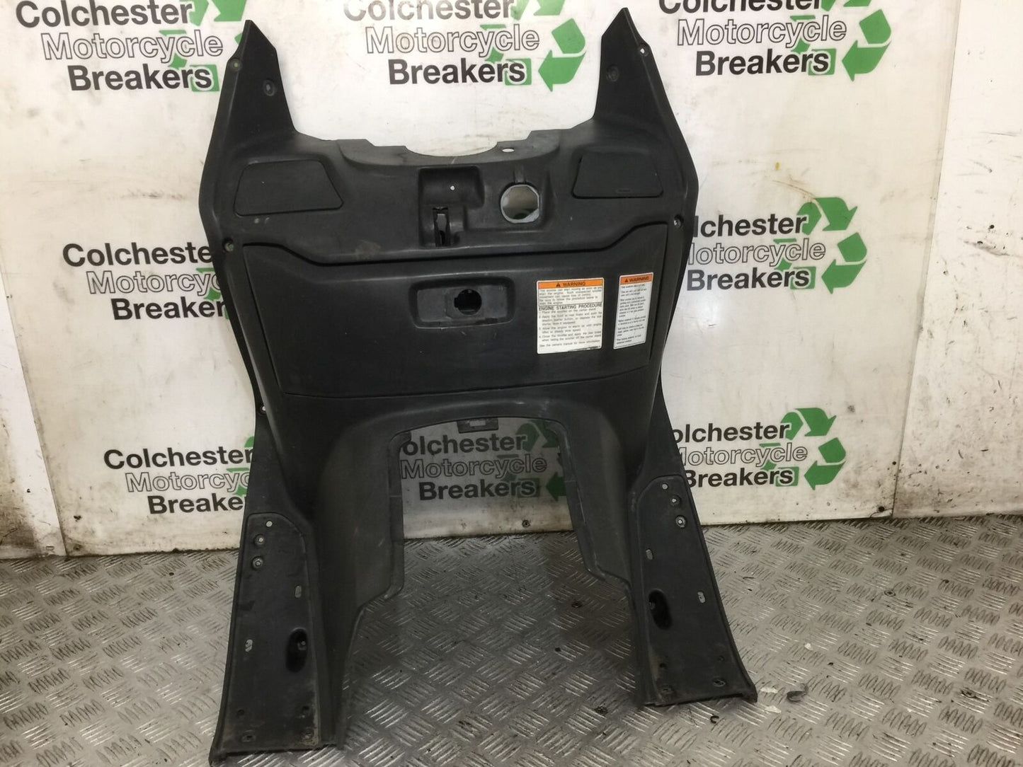 SUZUKI AN 250 BURGMAN INNER PANEL  YEAR 1999  (STOCK 881)