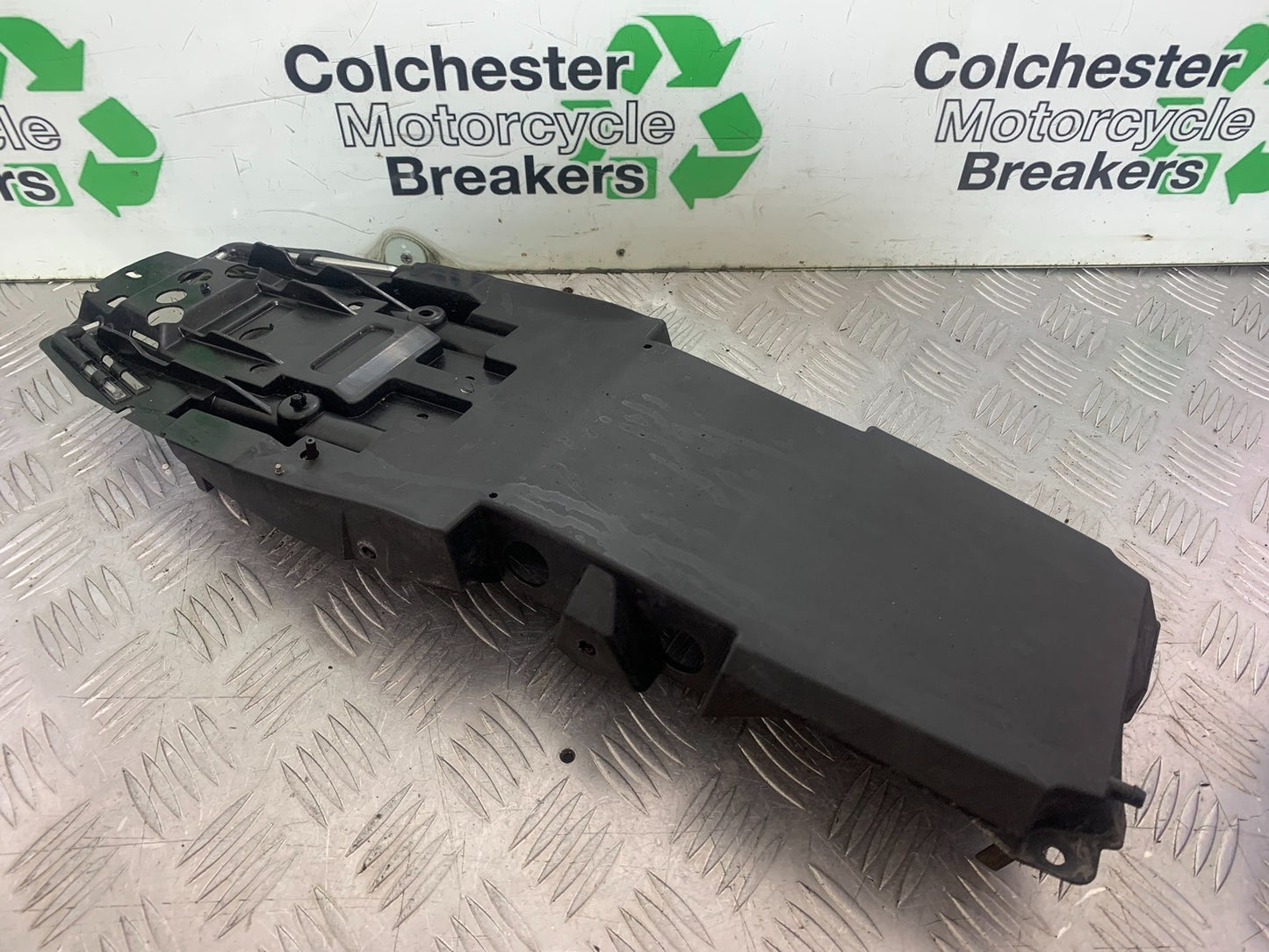 TRIUMPH 675 STREET TRIPLE UNDERTRAY    2013-2016 (CMB1186)