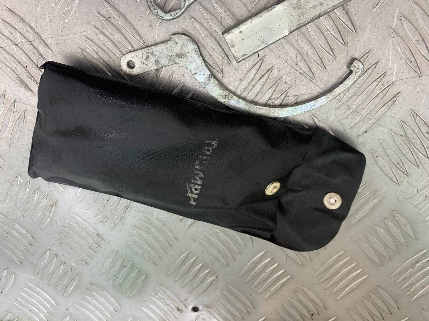 TRIUMPH 1050 SPRINT ST TOOL KIT    2003-2011 (CMB1285)