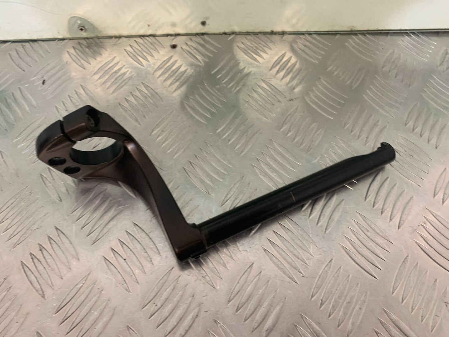 TRIUMPH 1050 SPRINT GT RIGHT HANDLE BAR  YEAR 2010-2014 (STOCK 979)