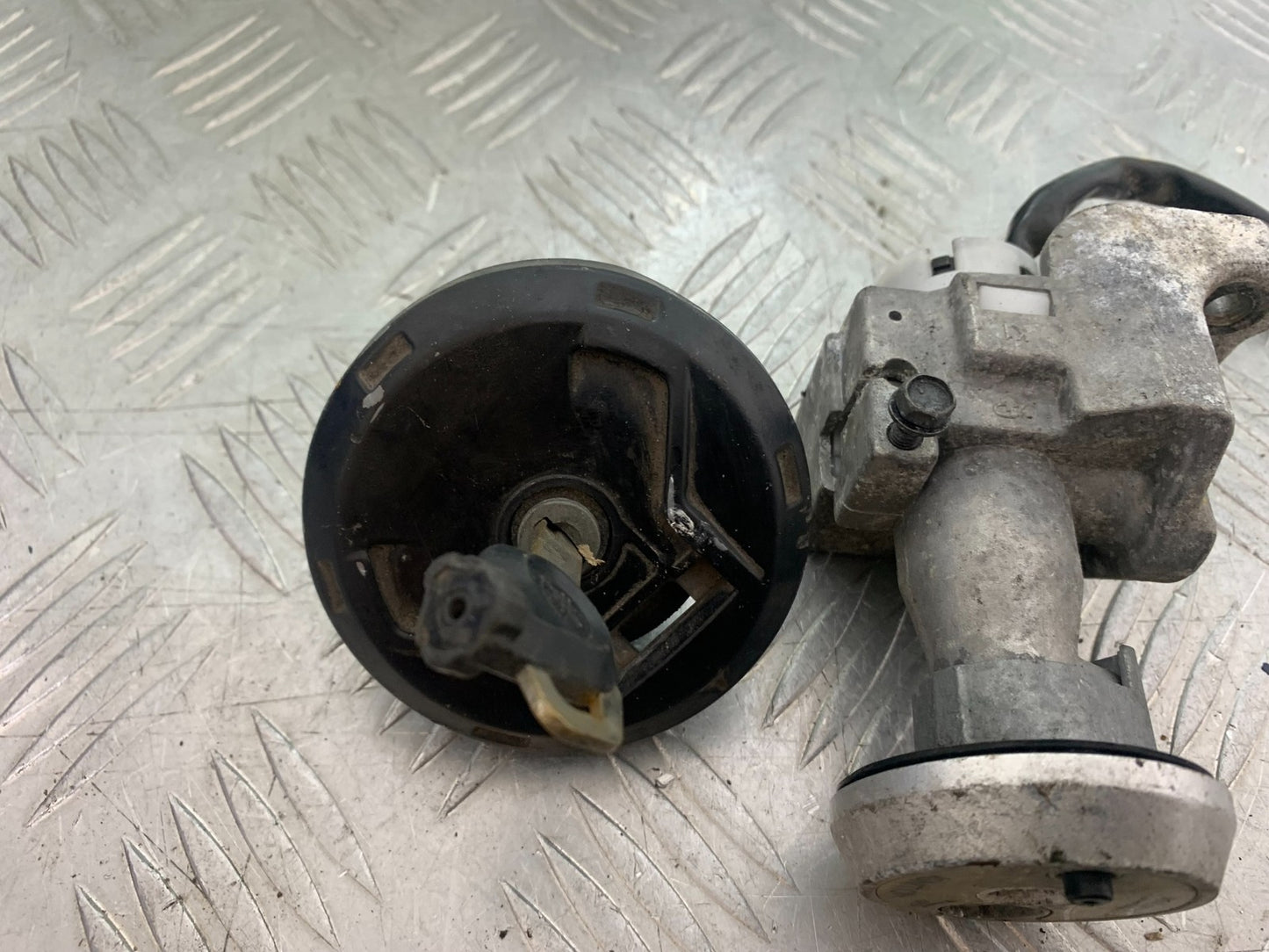 YAMAHA XMAX 125 XMAX-125 LOCKS AND KEY   YEAR 2015-2020  (CMB1266)