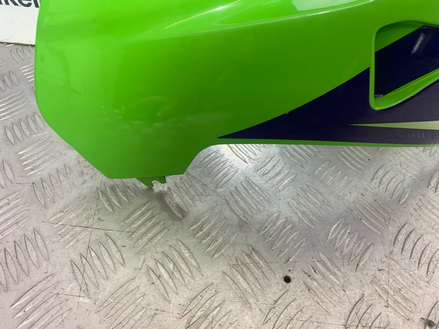 KAWASAKI ZX9R ZX9 E1 RIGHT MIDDLE FAIRING PANEL YEAR 2000-01 (CMB1171)