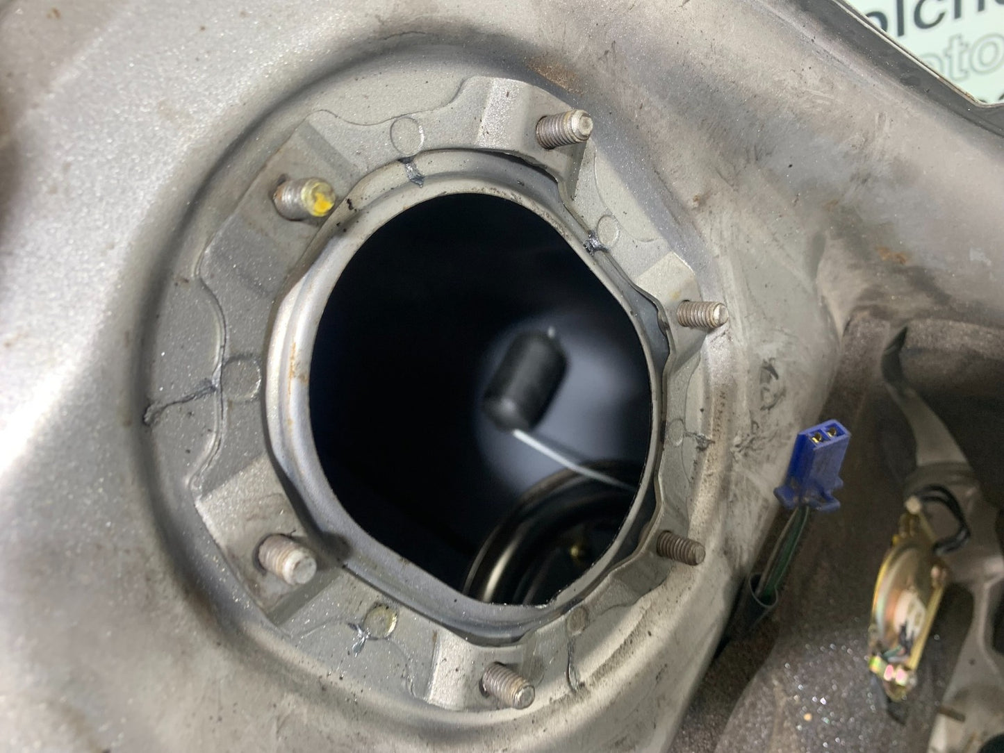 HONDA VFR800 PRE V-TEC PETROL TANK   YEAR 1998-2001 (CMB1233)