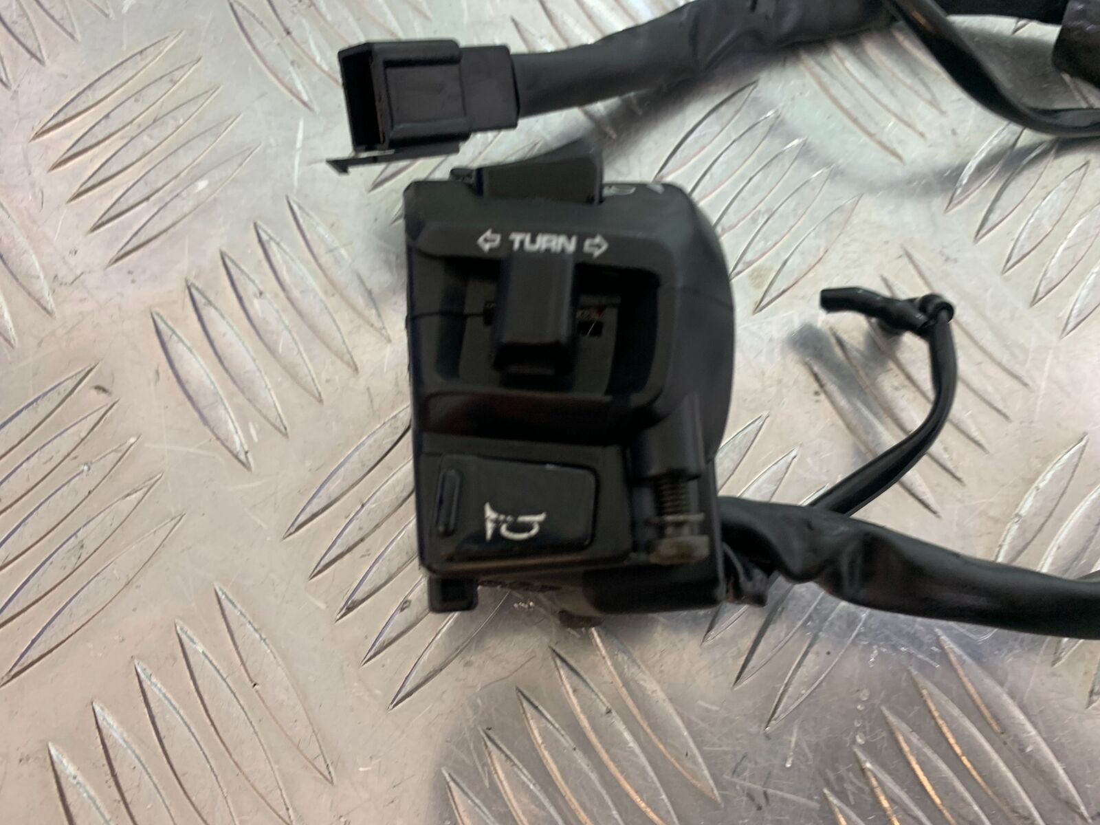 HONDA CBR1100 BLACKBIRD LEFT SWITCH GEAR  YEAR 1996-1998 (CMB1017)