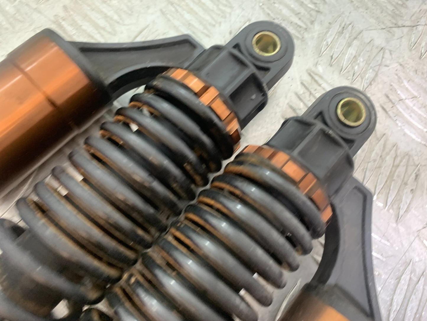 SINNIS HOODLUM 125 REAR SHOCKS  YEAR 2021-2025 (CMB1196)