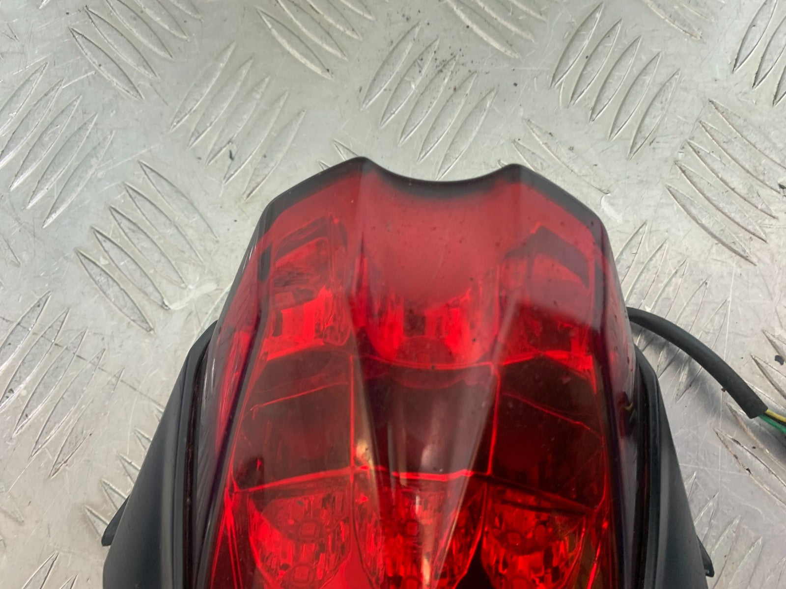 TRIUMPH 675 STREET TRIPLE REAR LIGHT    2013-2016 (CMB1186)
