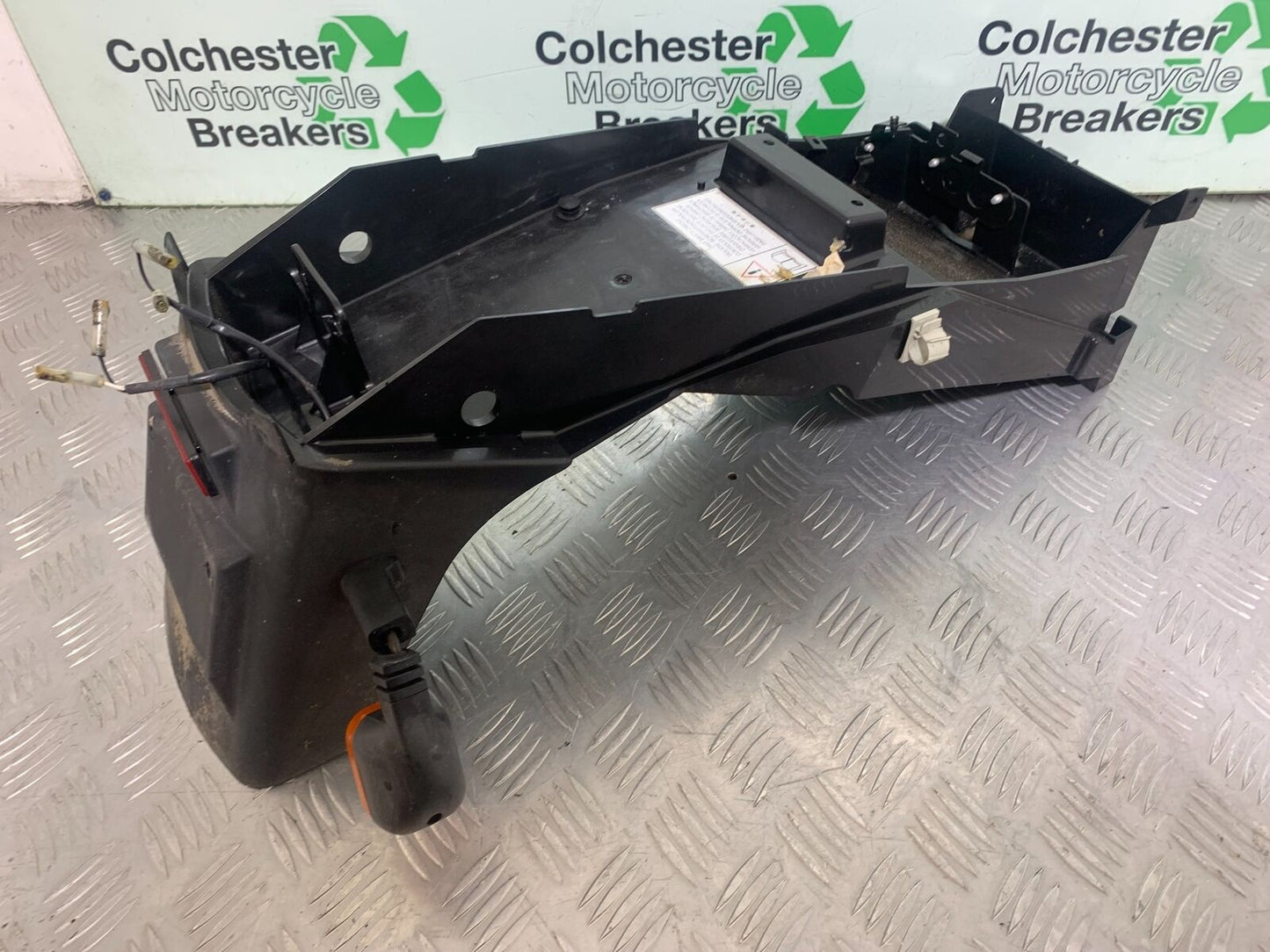 TRIUMPH 955i SPRINT ST REAR MUDGUARD  YEAR 1999-2004 (CMB1124)
