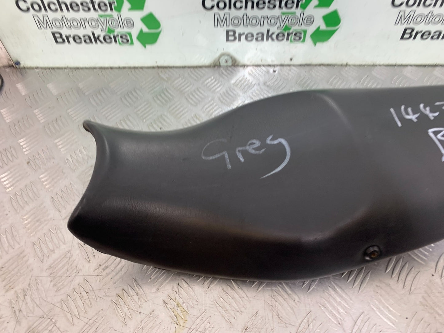 TRIUMPH 955i SPRINT ST SEAT YEAR 1999-04 (CMB1230)