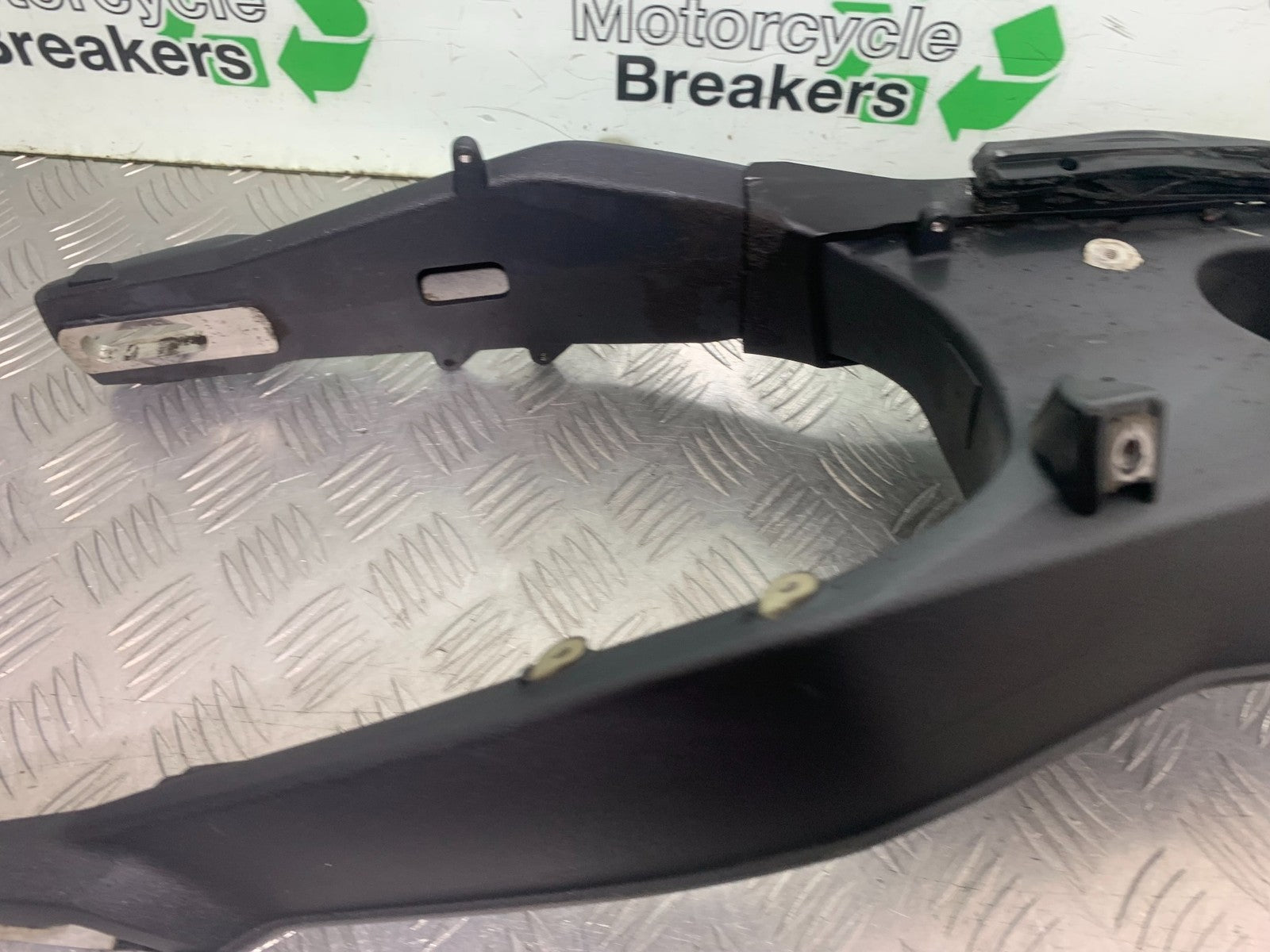 TRIUMPH 675 STREET TRIPLE RX SWINGARM   2015- 2017 (CMB1299)