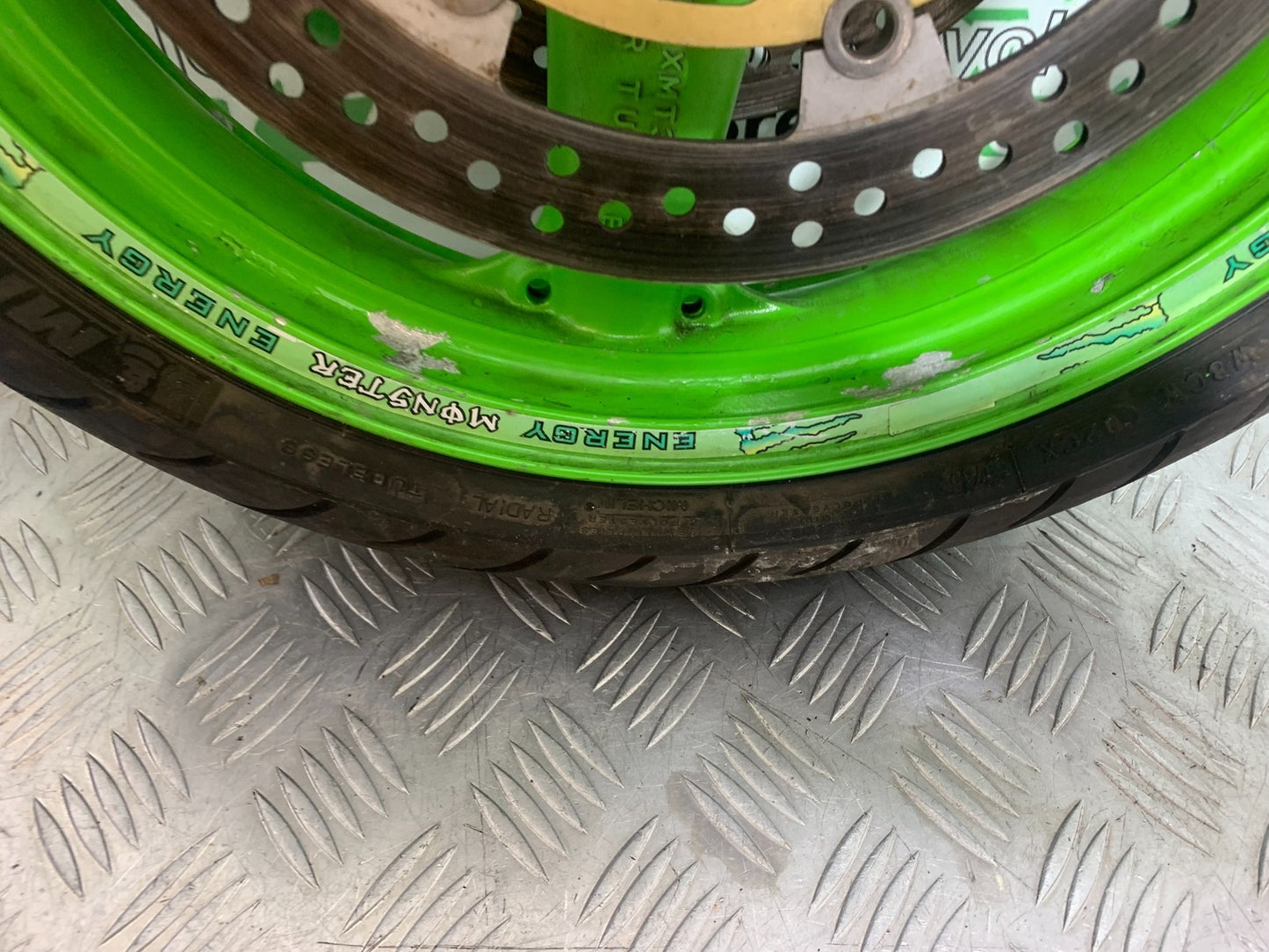 KAWASAKI ZX9R ZX9 E1 FRONT WHEEL AND DISCS   YEAR 2000-01 (CMB1171)