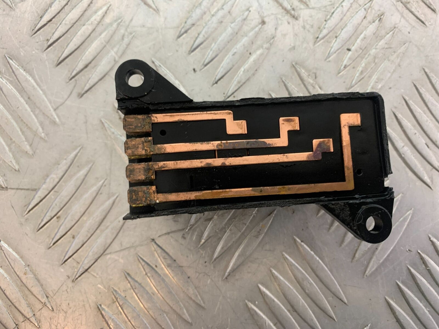 SUZUKI VS1400 VS 1400 INTRUDER FUSE BOX   YEAR 1988 (CMB1077)