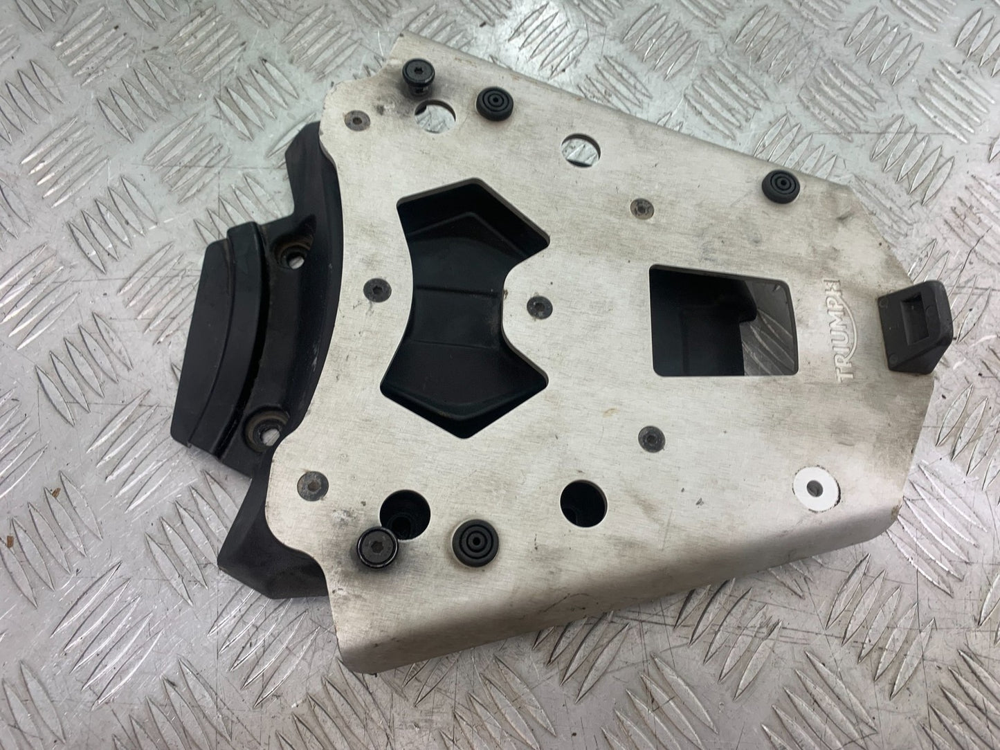 TRIUMPH TIGER 800 XRT TOP BOX PLATE   2018-2020 (CMB1193)