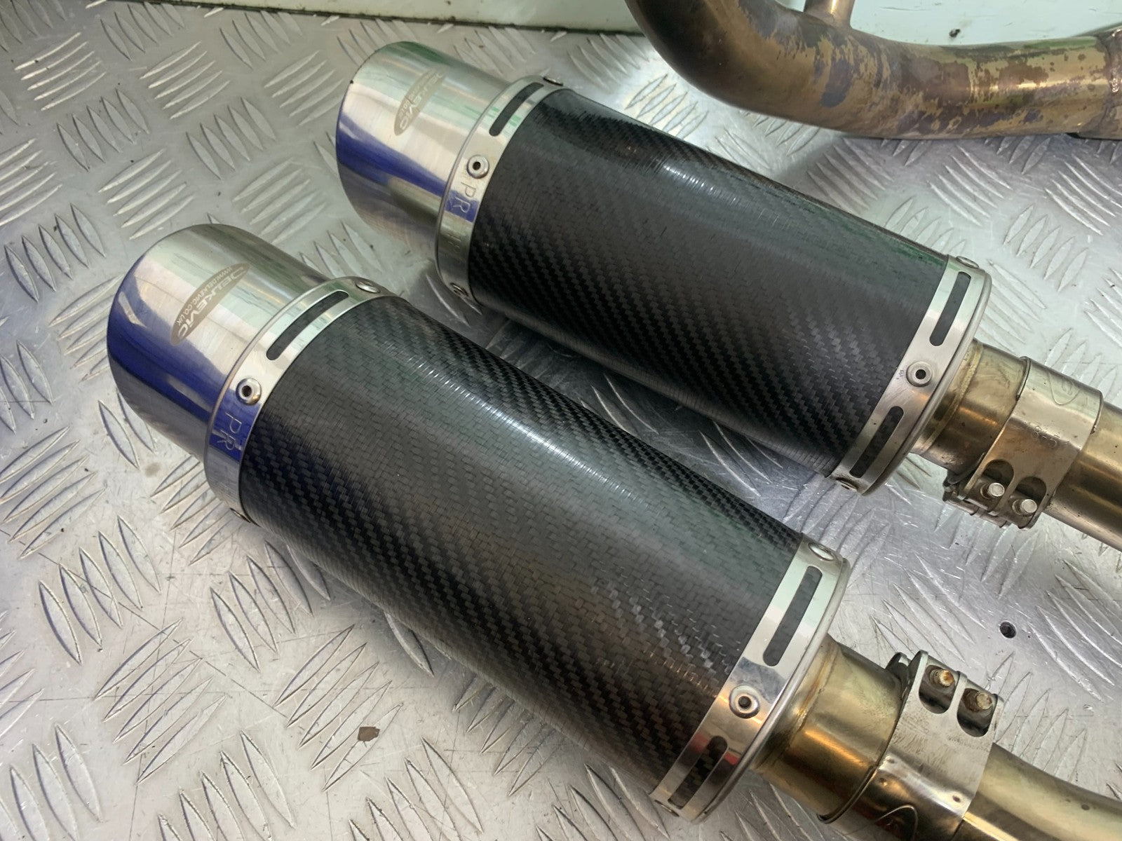 YAMAHA YZF R1 4C8 DELKEVIC CARBON SILENCERS & LINK PIPE  YEAR 2007-08 (CMB1237)