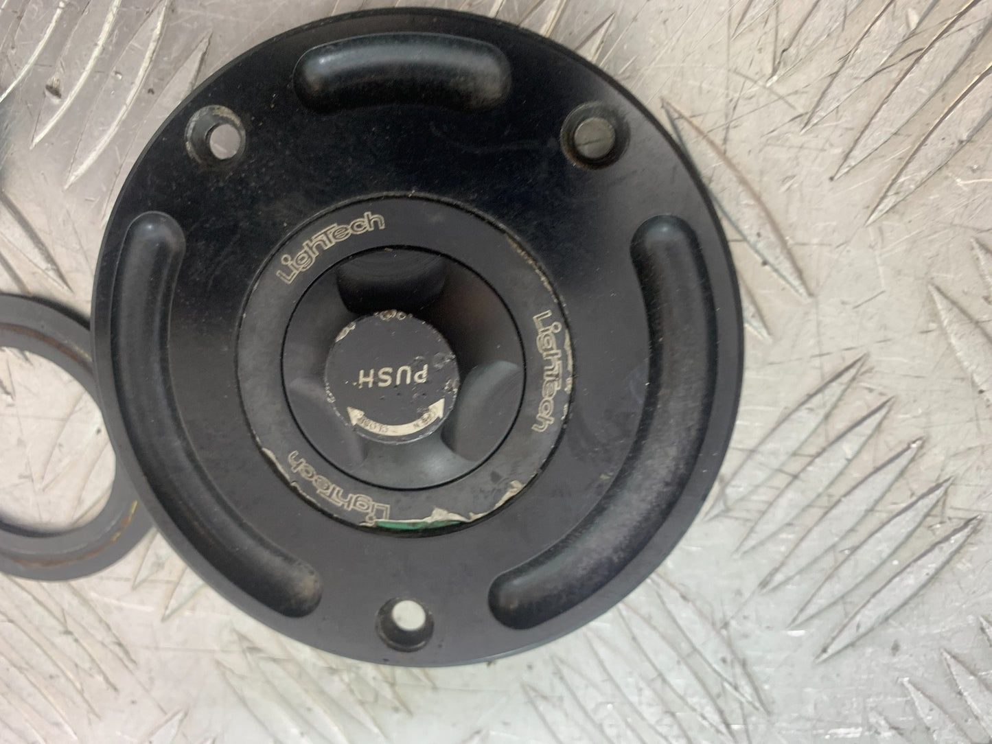 SUZUKI GSXR750 GSXR 750 K4 K5 QUICK RELEASE PETROL CAP  2004-2005 (CMB1319)