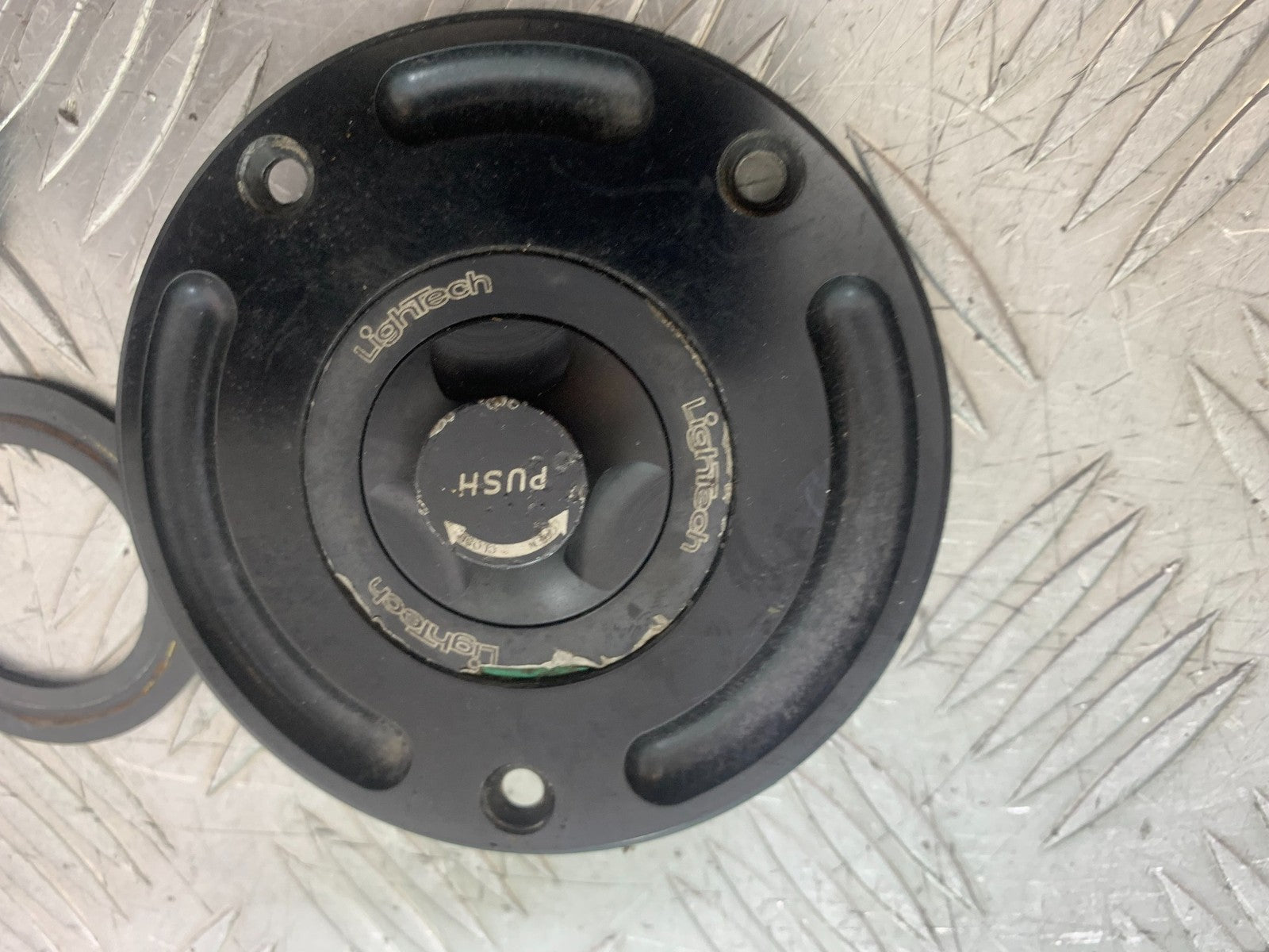 SUZUKI GSXR750 GSXR 750 K4 K5 QUICK RELEASE PETROL CAP  2004-2005 (CMB1319)