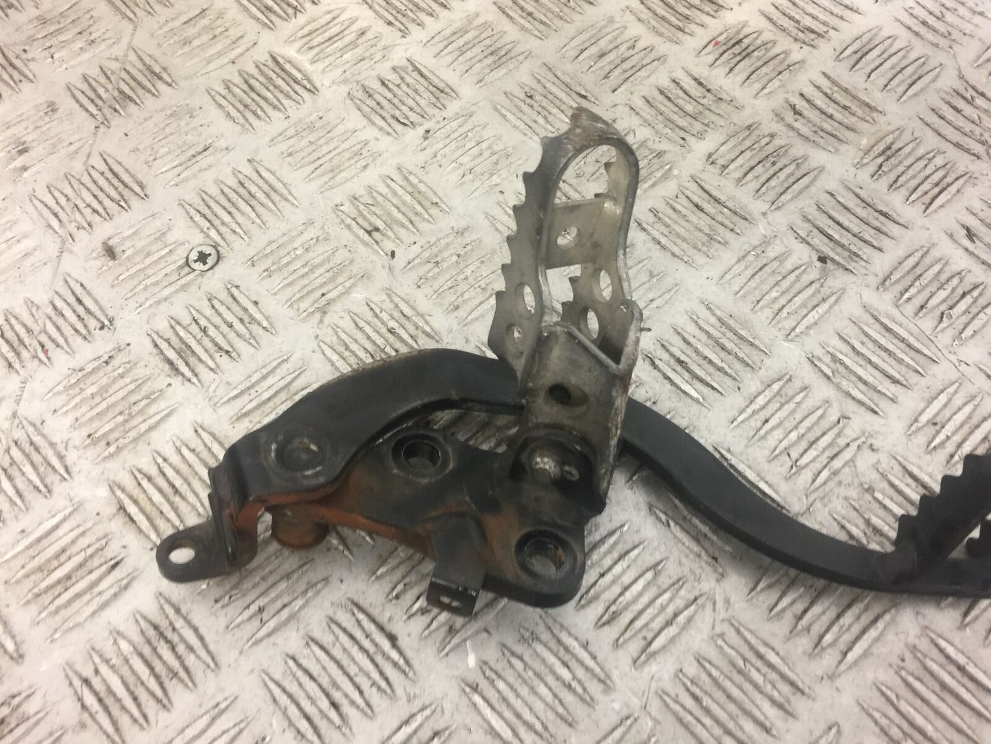 YAMAHA WR125 WR125X REAR BRAKE PEDAL AND PEG   YEAR 2015 (STOCK 380)