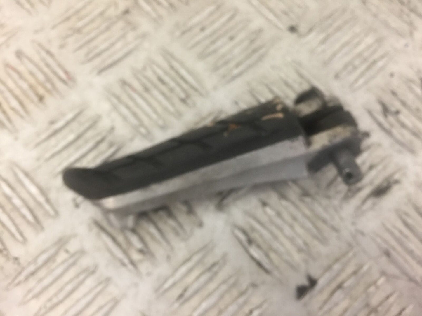 HONDA CBR1100 BLACKBIRD FRONT LEFT PEG  YEAR 2002 (STOCK 461)