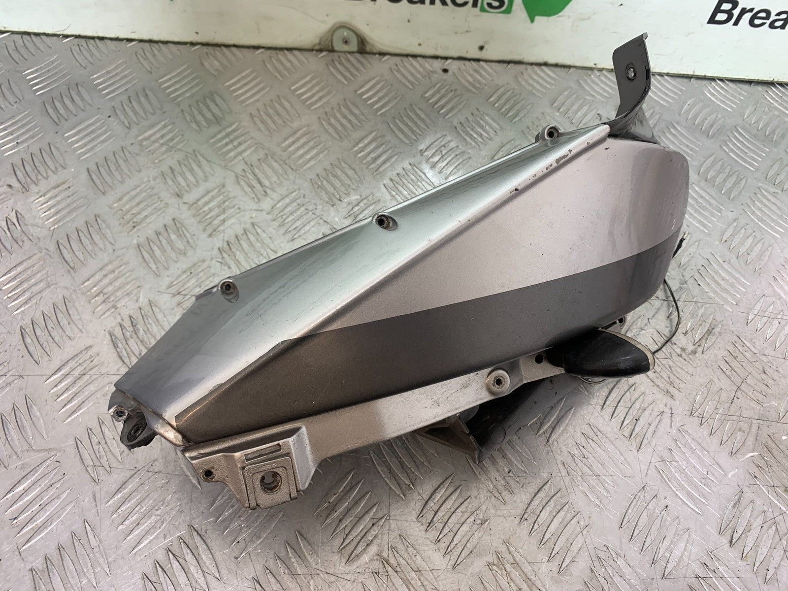 APRILIA RSV1000 RSV 1000 MILLE RIGHT AIR TUBE   1998- 2003 (CMB1184)