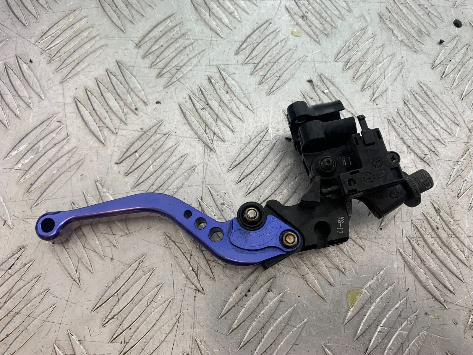 YAMAHA YZF-R125 YZF 125 CLUTCH LEVER AND BRACKET   YEAR 2019-2022 (CMB1263)